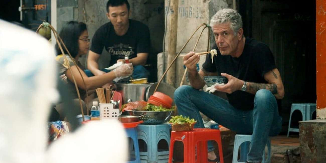 Anthony Bourdain em Hanoi ©Focus Film/Reprodução