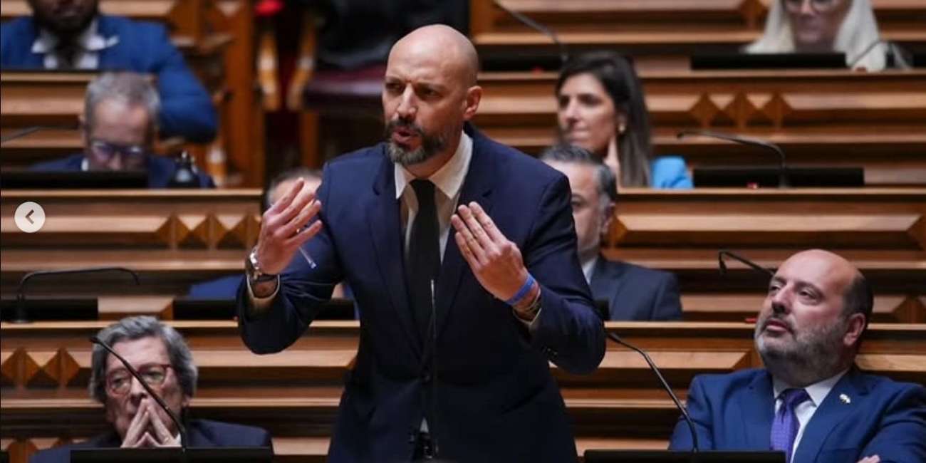 Francisco Gomes foi acusado de ter insuflado currículo com licenciatura em Harvard