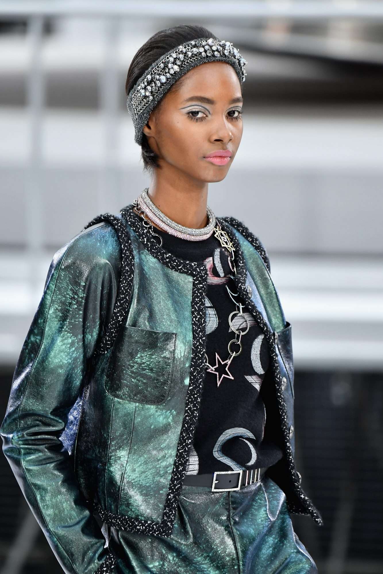 Chanel Revera Chanel descola para o espaço e aterra na lua – Observador