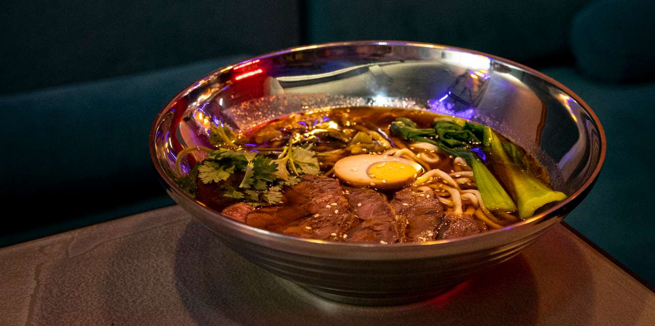 O ramen chinês é um dos protagonistas da carta do Formosa. Também existe a versão sem caldo, sempre com noodles caseiros.