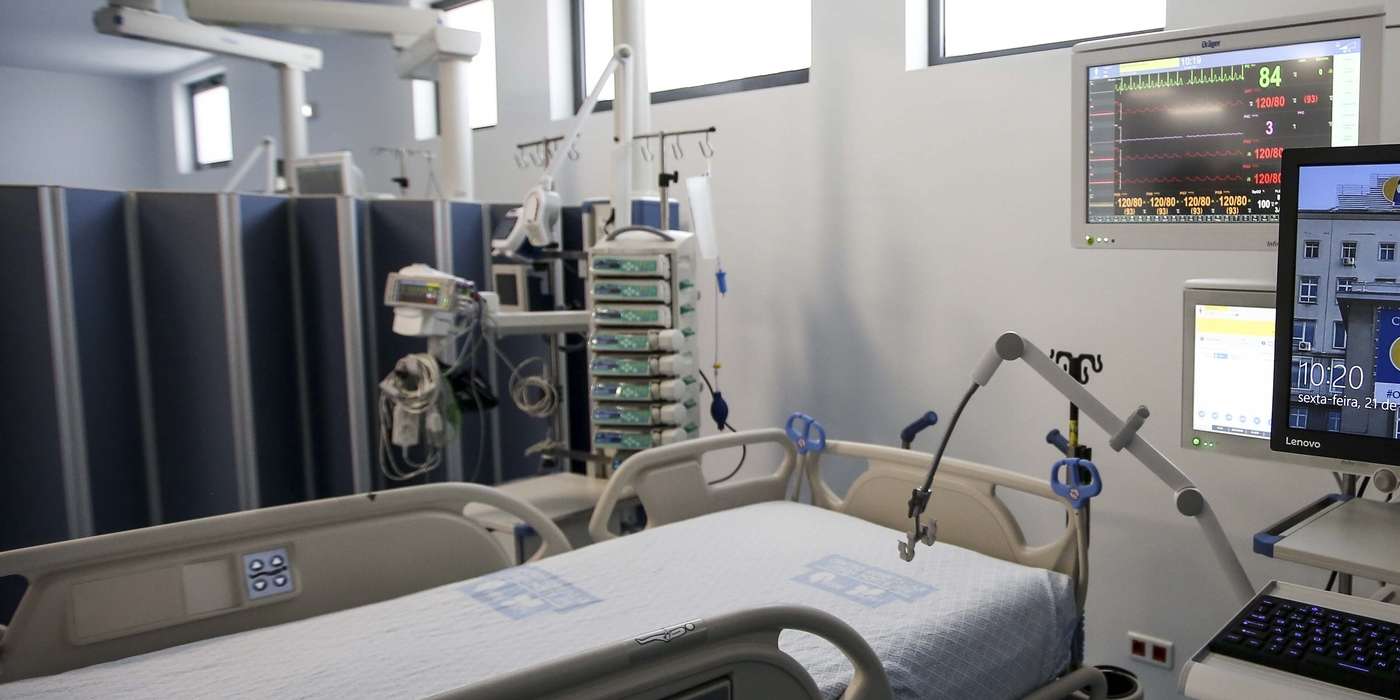 A ministra da Saúde, Marta Temido (ausente da imagem) inaugura a nova Unidade de Cuidados Intensivos Polivalente do Hospital de Santa Maria  no Centro Hospitalar Universitário Lisboa, que passa a ser a maior UCI do país, com 25 camas. 21 de maio de 2021. NUNO FOX/LUSA