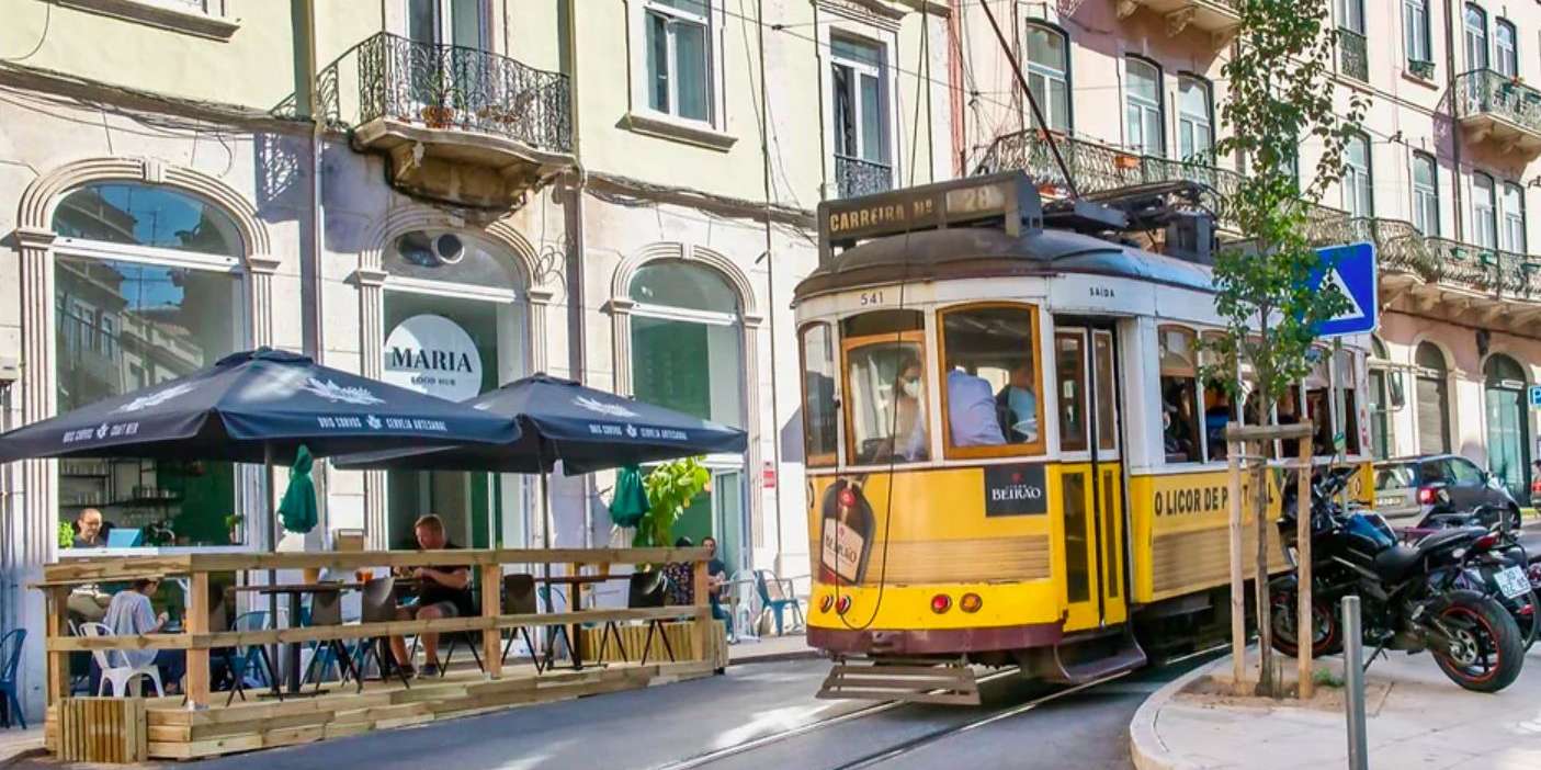 A nova esplanada do Maria Food Hub vai ter de ser retirada até ao final de setembro, por ordem da Junta de Freguesia de Arroios.