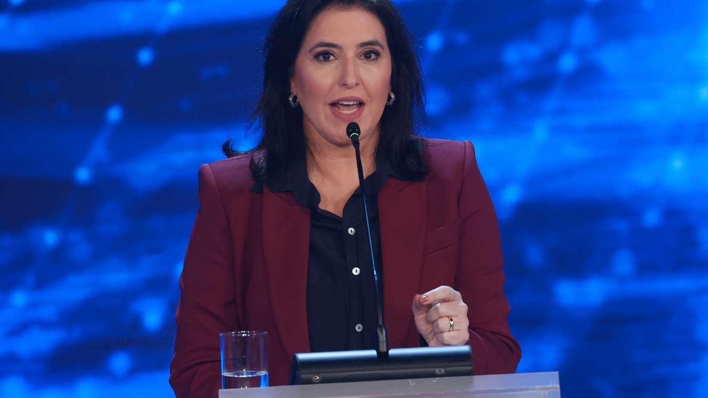 epa10144611 The candidate for the presidency of Brazil, Simone Tebet, participates in a debate at the television headquarters of Bandeirantes in Sao Paulo, Brazil, 28 August 2022. The Brazilian president, Jair Bolsonaro, attended the first debate ahead of the elections on 02 October, after having kept his participation unknown until the last minute.  EPA/Fernando Bizerra