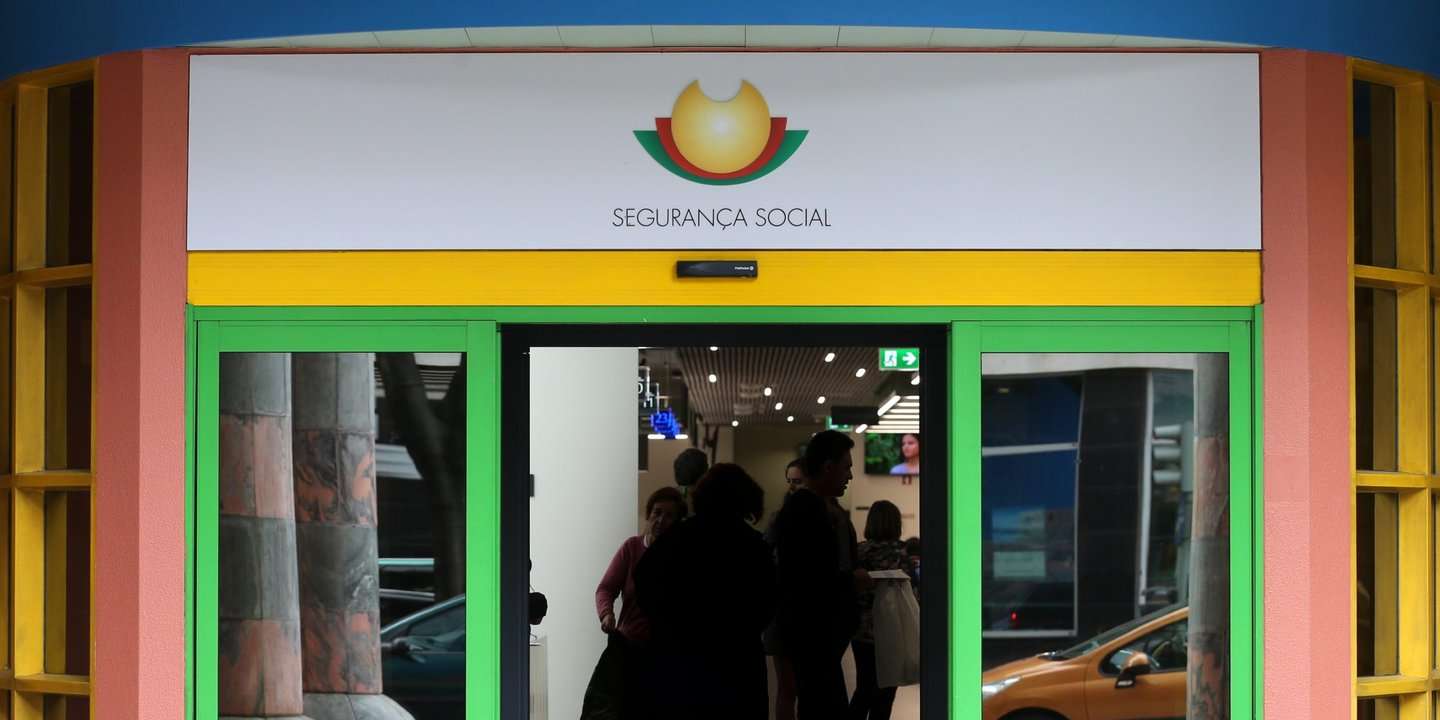 Em 2017, na governação de António Costa, a realização de "atividade socialmente útil" deixou de ser um critério de exclusão para a atribuição do RSI