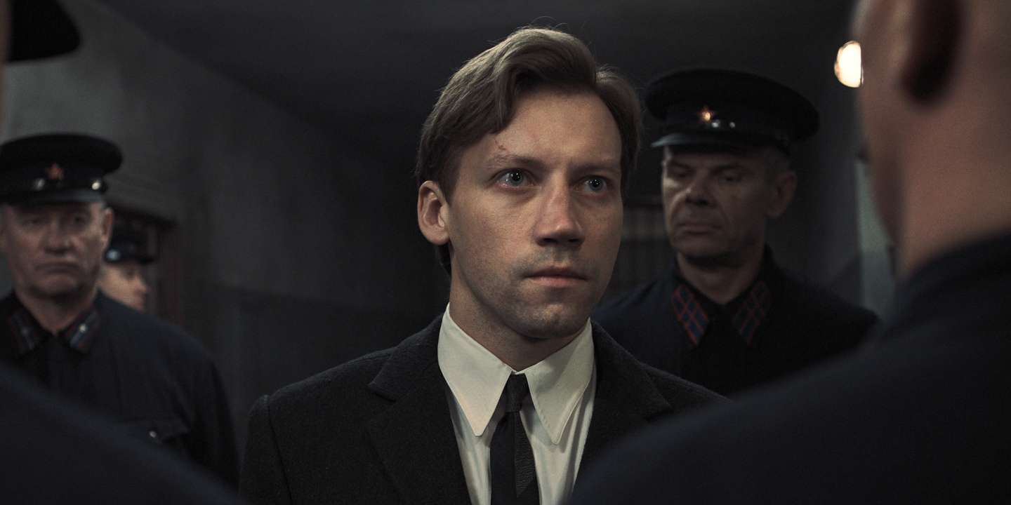 Kornyev (Alexander Kuznetsov), em “Dois Procuradores”