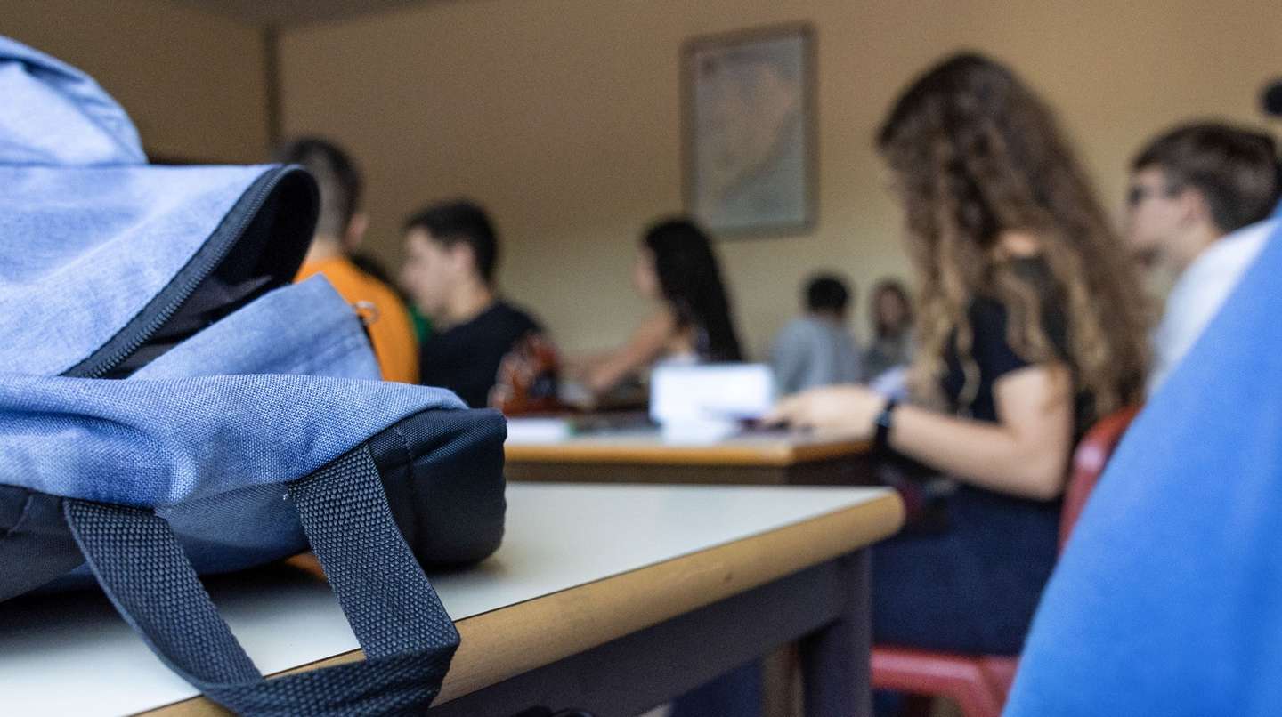 Alunos numa sala de aula da escola EB 23 Lourosa que proíbe os telemóveis, a propósito de uma petição que está a correr para que isso seja a regra em todas as escolas, Santa Maria da Feira, 23 de maio de 2023.  (ACOMPANHA TEXTO DE 27 DE MAIO DE 2023) JOSÉ COELHO/LUSA
