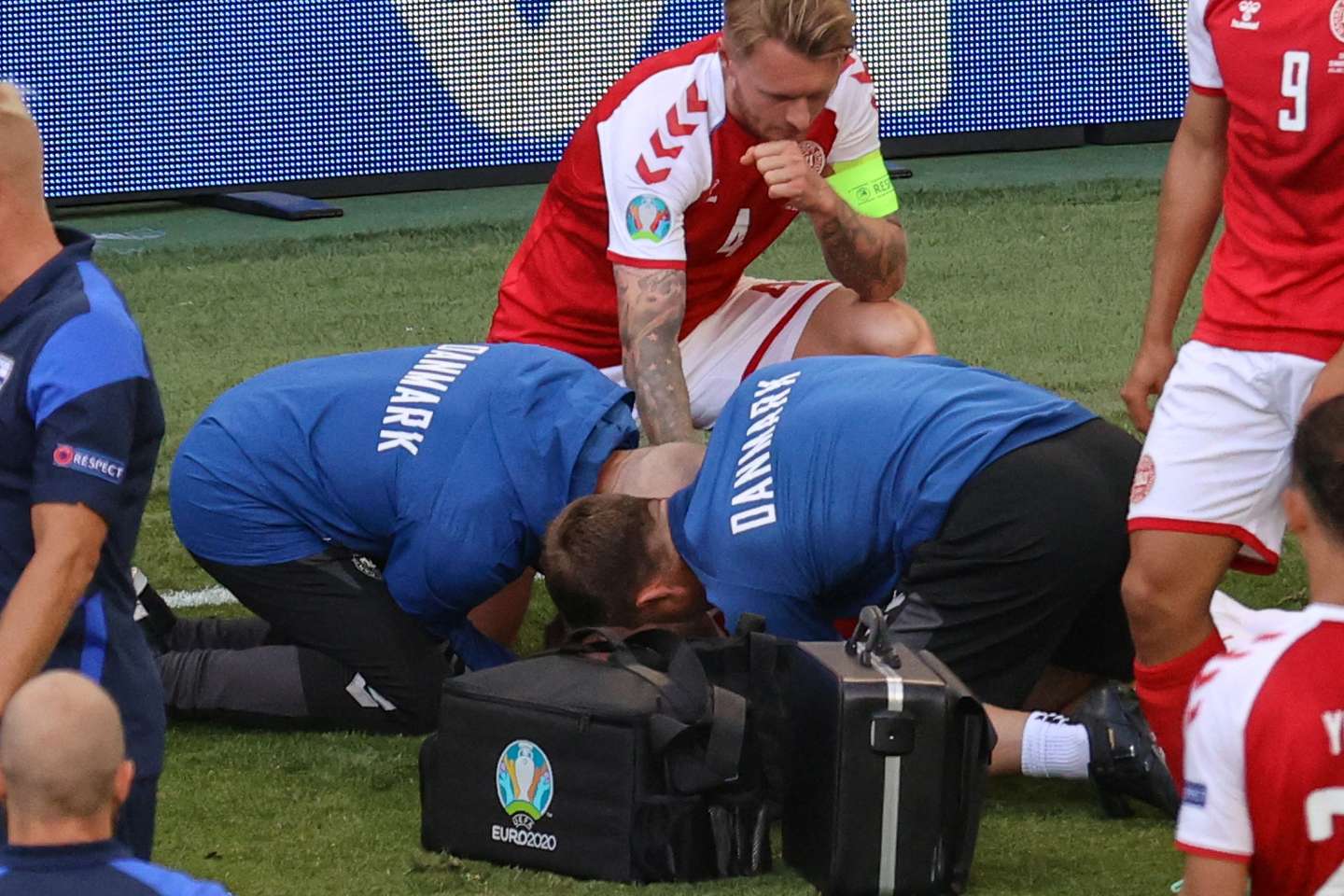 TOPSHOT-FBL-EURO-2020-2021-MATCH03-DEN-FIN