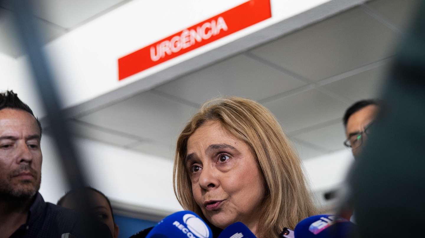 A ministra da Saúde, Ana Paula Martins, fala aos jornalistas, durante a inauguração do novo Serviço de Urgência do Hospital de Abrantes, 29 de maio de 2025. O Hospital Dr. Manoel Constâncio, em Abrantes, estrutura que integra a Unidade Local de Saúde do Médio Tejo (ULS Médio Tejo). PAULO CUNHA/LUSA