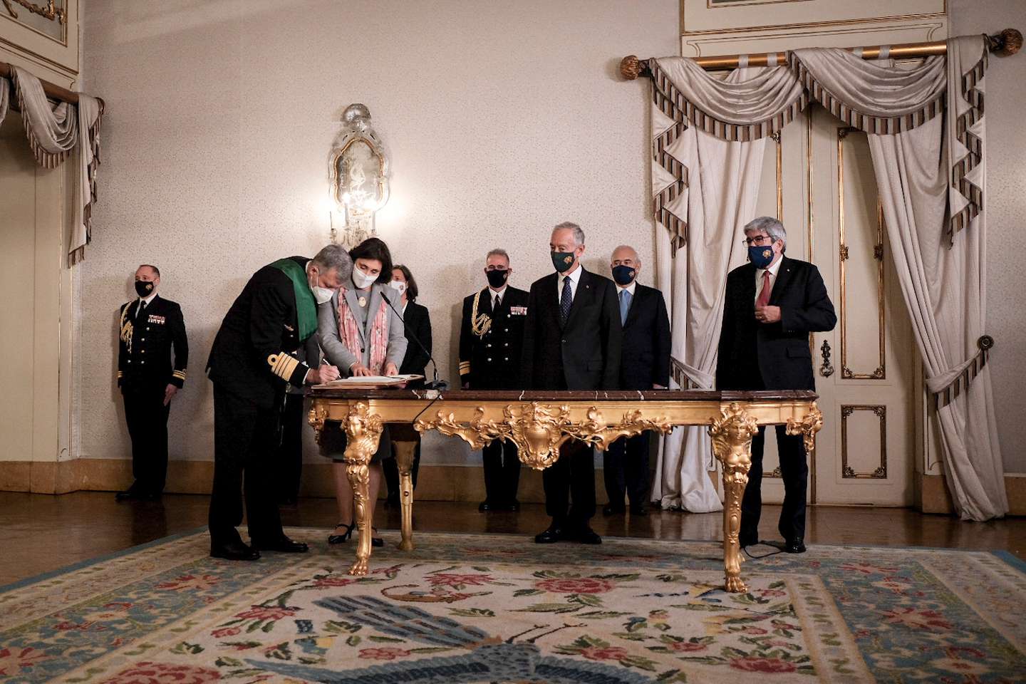 O Almirante Henrique Gouveia e Melo durante a cerimónia de posse do novo Chefe do Estado-Maior da Marinha (CEMA), que decorreu no Palácio de Belém, em Lisboa, a 27 de dezembro de 2021. O Almirante Henrique Gouveia e Melo foi o responsável pelo bem sucedido plano de vacinação contra a Covid-19. FRANCISCO ROMÃO PEREIRA/OBSERVADOR