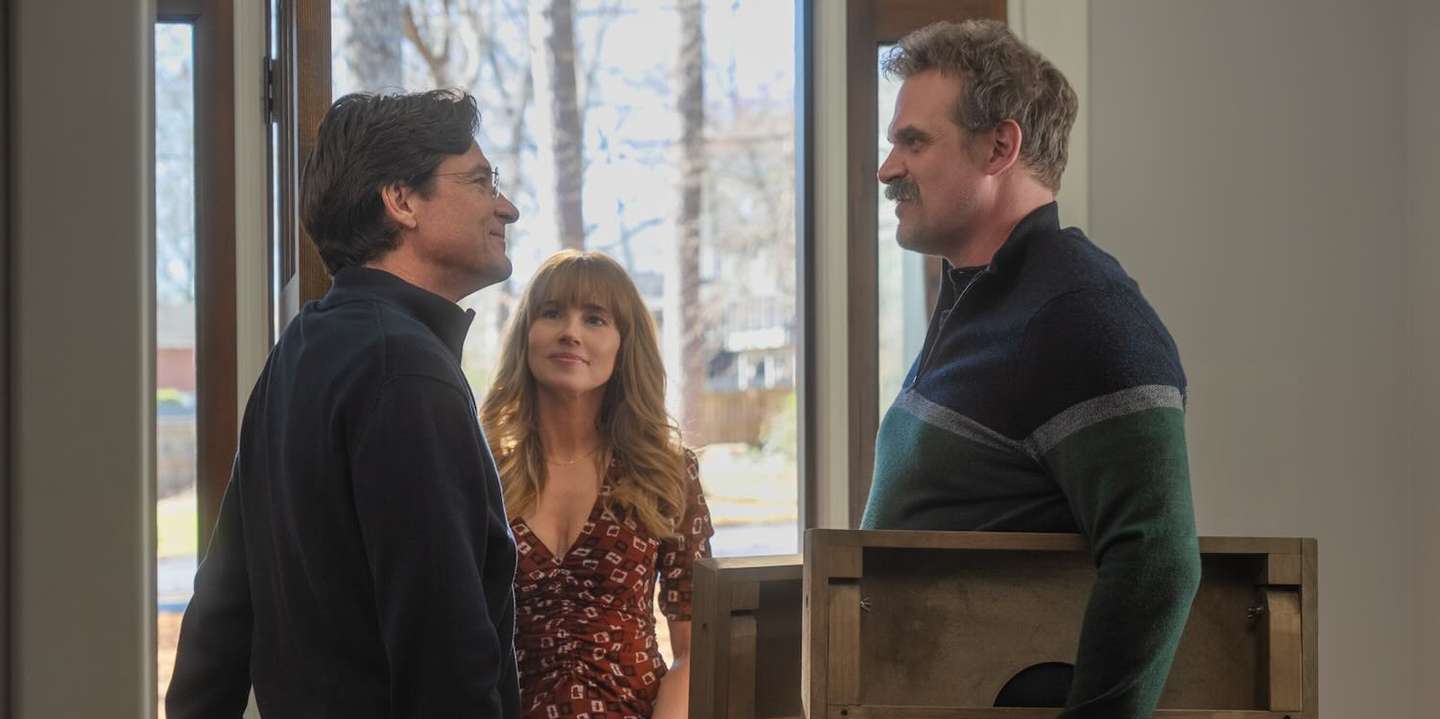 Jason Bateman é Clark, apresentador de meteorologia de um canal local de notícias, que conhece Floyd (Harbour), intérprete de língua gestual, numa reportagem. Cardellini é Carol, a mulher deste último. Entre os três, todos adultos desiludidos com a vida, cria-se um triângulo amoroso que vai culminar na morte de um deles