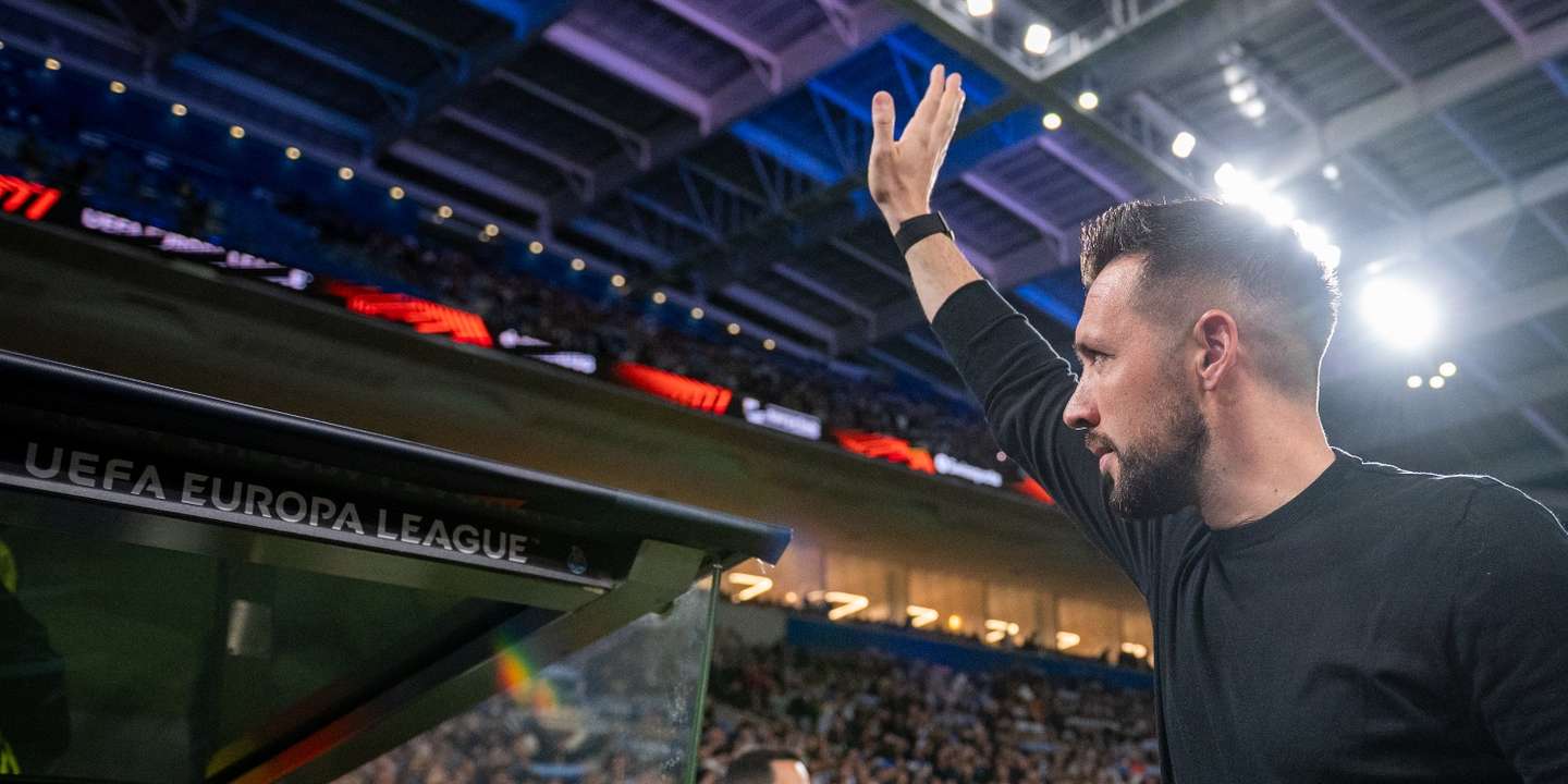 Francesco Farioli conseguiu o primeiro título como treinador no FC Porto, com a conquista do Campeonato na primeira temporada no Dragão