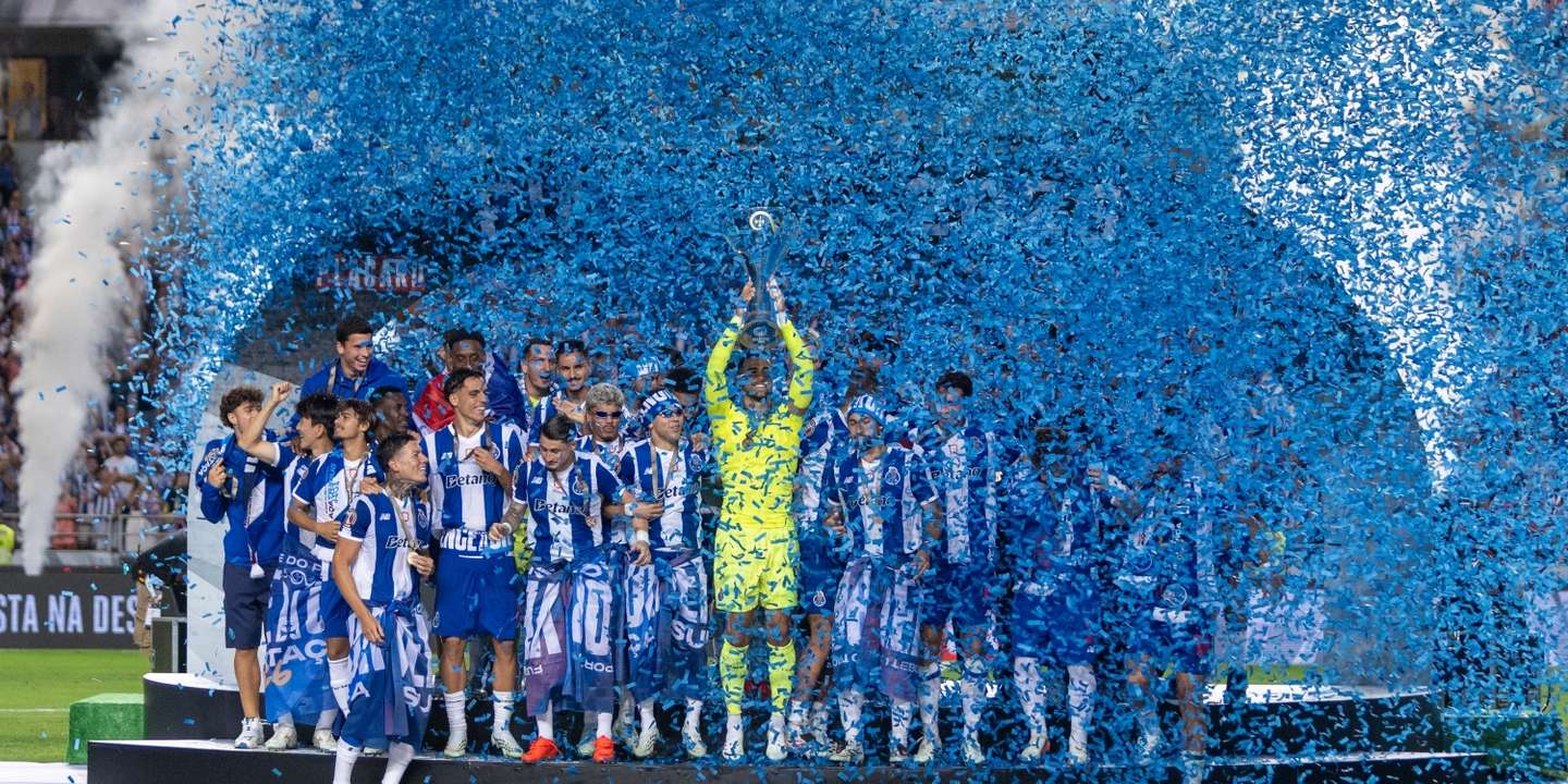 FC Porto juntou no passado sábado a Supertaça ao Campeonato, vencendo na final o Torreense, pela margem mínima, com um golo de Victor Froholdt