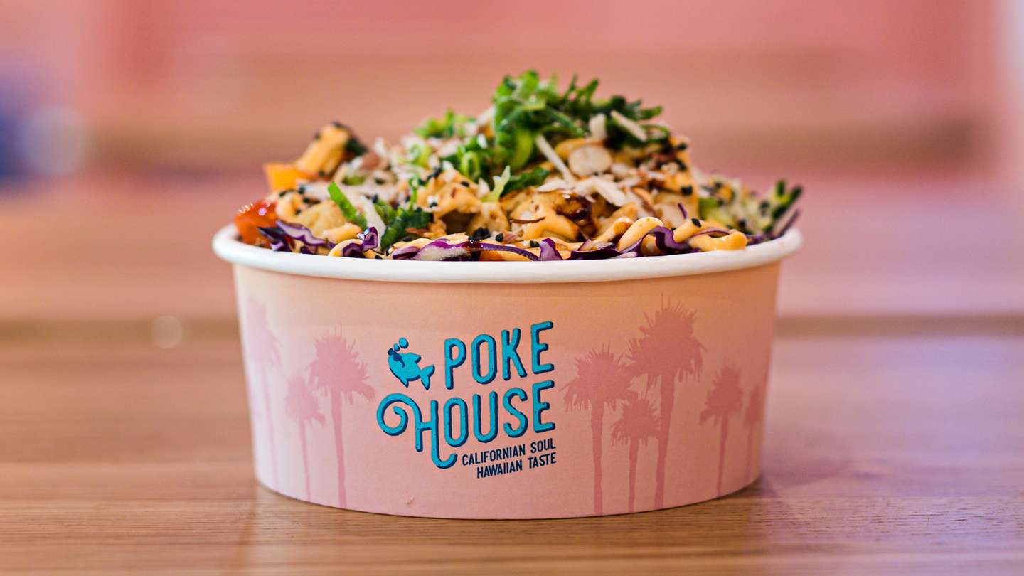 Restaurante “Poke House” da Infante Santo, com os responsáveis Francisco Guedes e Duarte Costa. Bowl "Chicken" Lisboa, 08 de Fevereiro de 2022. FILIPE AMORIM/OBSERVADOR