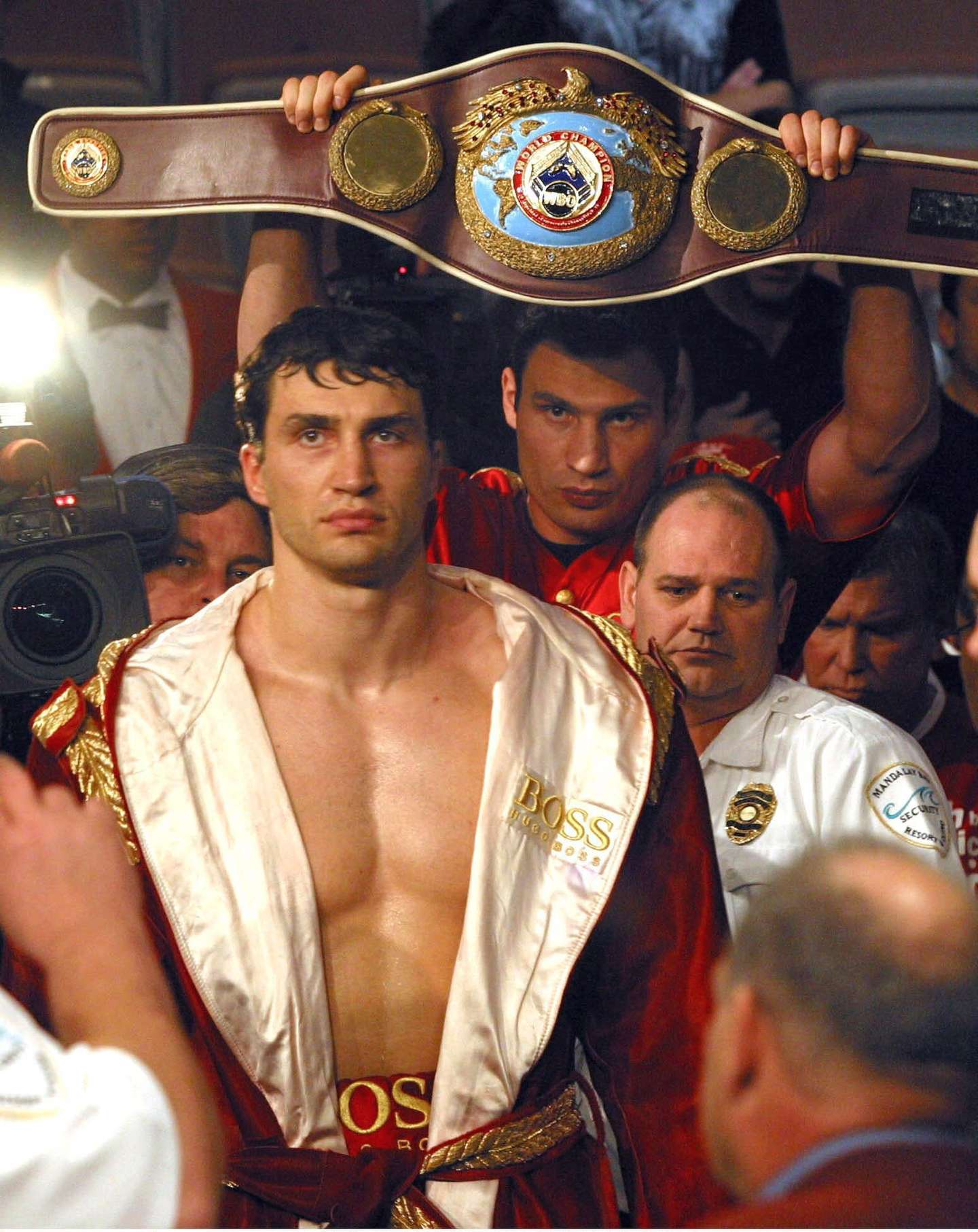 O mayor de Kiev, Vitali Klitschko, ex-campeão mundial de peso-pesado de boxe, e o irmão, Wladimir Klitschko , também ele ex-campeão de peso-pesado
