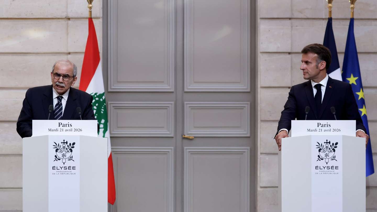 epa12905179 France's President Emmanuel Macron (R) and Lebanon's Prime Minister Nawaf Salam attend a joint declaration press event following their meeting at the Elysee Presidential Palace in Paris, France, 21 April 2026.  EPA/LUDOVIC MARIN / POOL  MAXPPP OUT