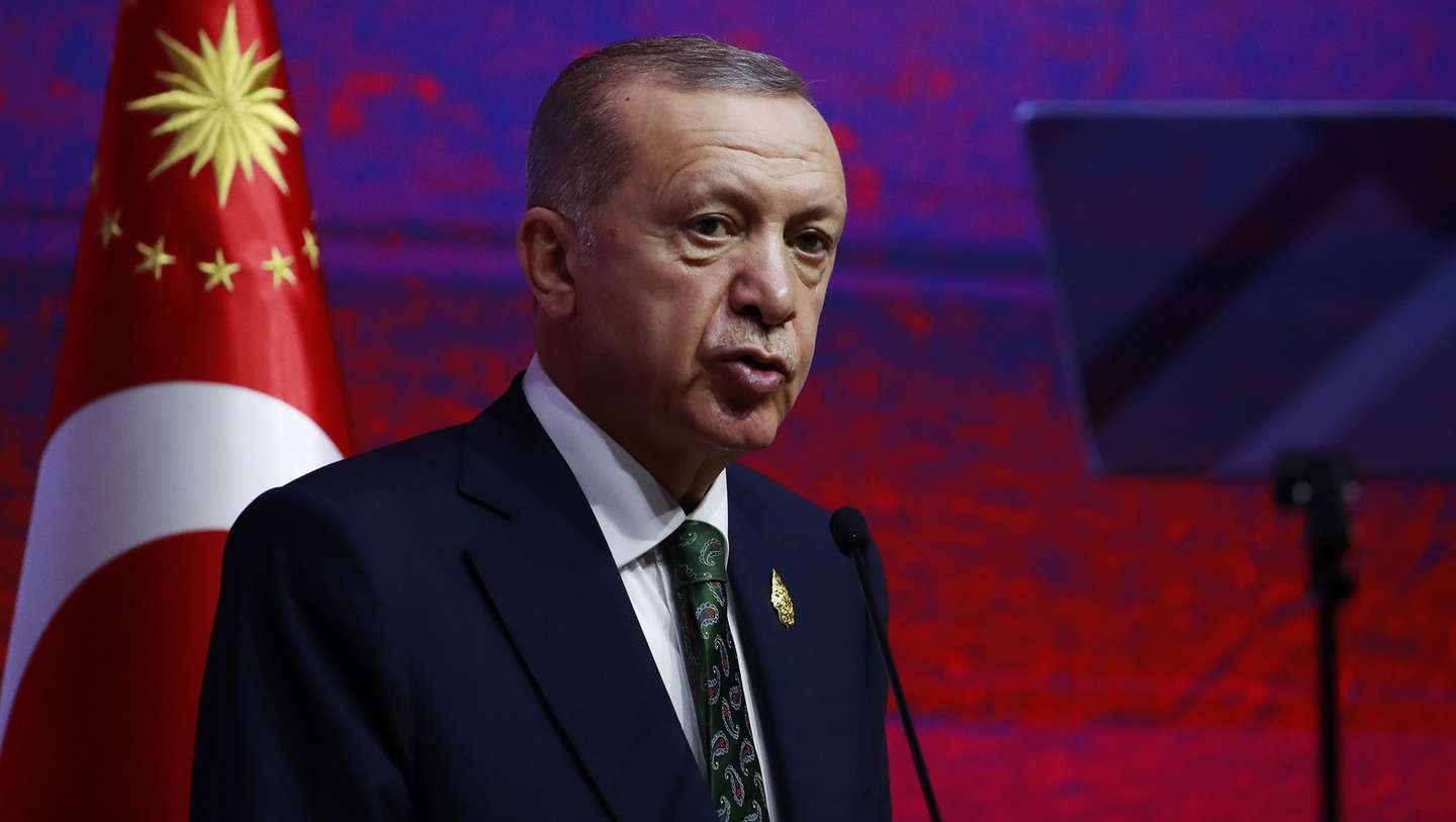 epa10307924 Turkey's President Recep Tayyip Erdogan speaks during a press conference on the sidelines of the G20 Leaders' Summit in Bali, Indonesia, 16 November 2022. The 17th Group of Twenty (G20) Heads of State and Government Summit runs from 15 to 16 November 2022.  EPA/HOW HWEE YOUNG