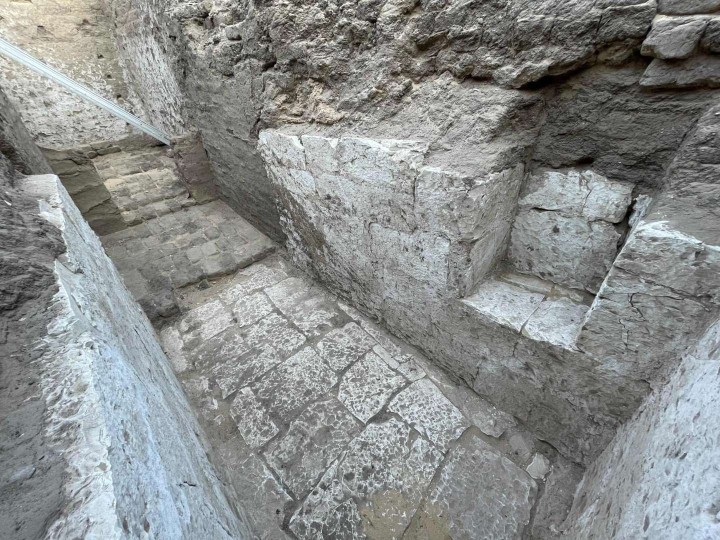 Túmulo de faraó desconhecido encontrado em Sohag no Egito