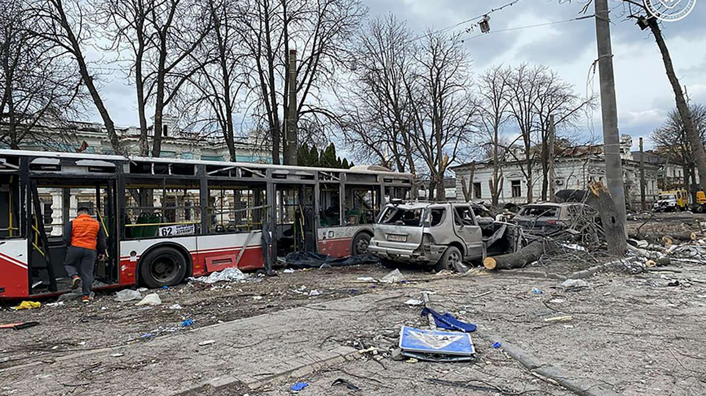 epa12029412 A handout photo made available by the National Guard of Ukraine shows the site of a rocket strike in Sumy, Ukraine, 13 April 2025, amid the ongoing Russian invasion. At least 32 people were killed, including two children, and 84 people were injured, including 10 children, after a Russian rocket hit downtown Sumy in the morning, according to a report by the State Emergency Service.  EPA/NATIONAL GUARD OF UKRAINE HANDOUT  HANDOUT EDITORIAL USE ONLY/NO SALESHANDOUT EDITORIAL USE ONLY/NO SALES