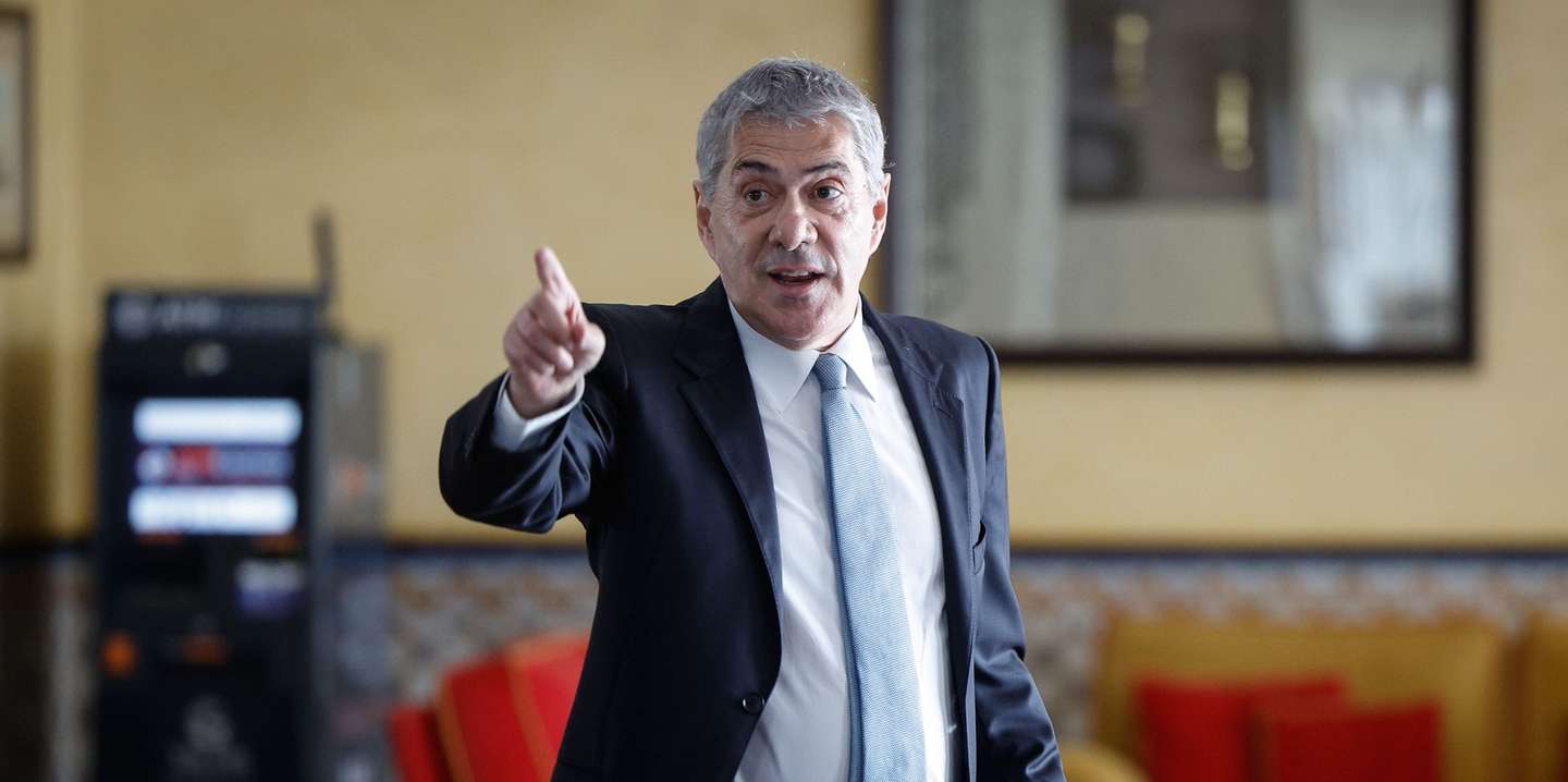 O antigo primeiro-ministro, José Sócrates, durante uma conferência de imprensa sobre os últimos desenvolvimentos da Operação Marquês, na Ericeira, 17 de abril de 2024. ANTÓNIO PEDRO SANTOS/LUSA