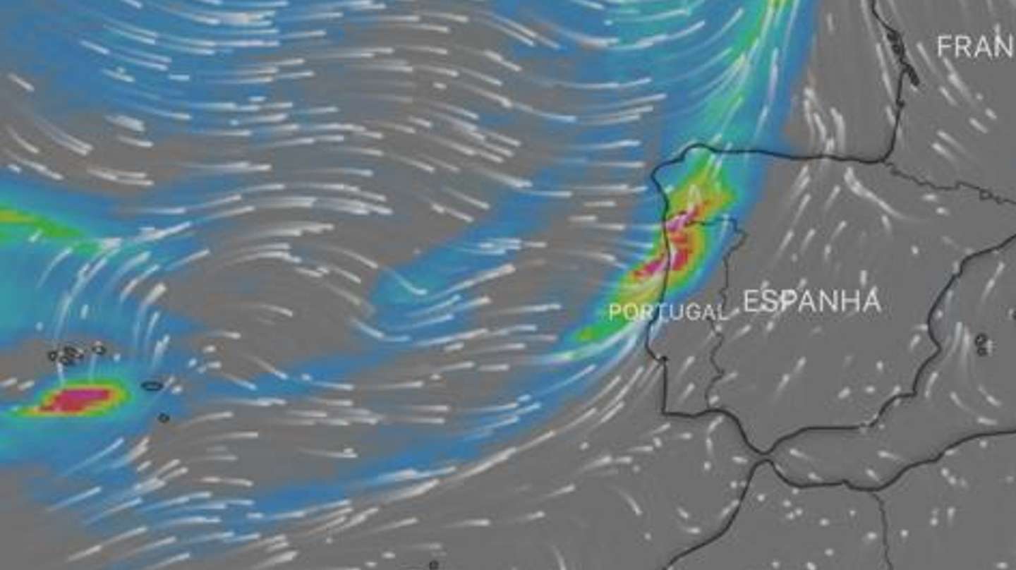Mau tempo, chuva, rio atmosférico