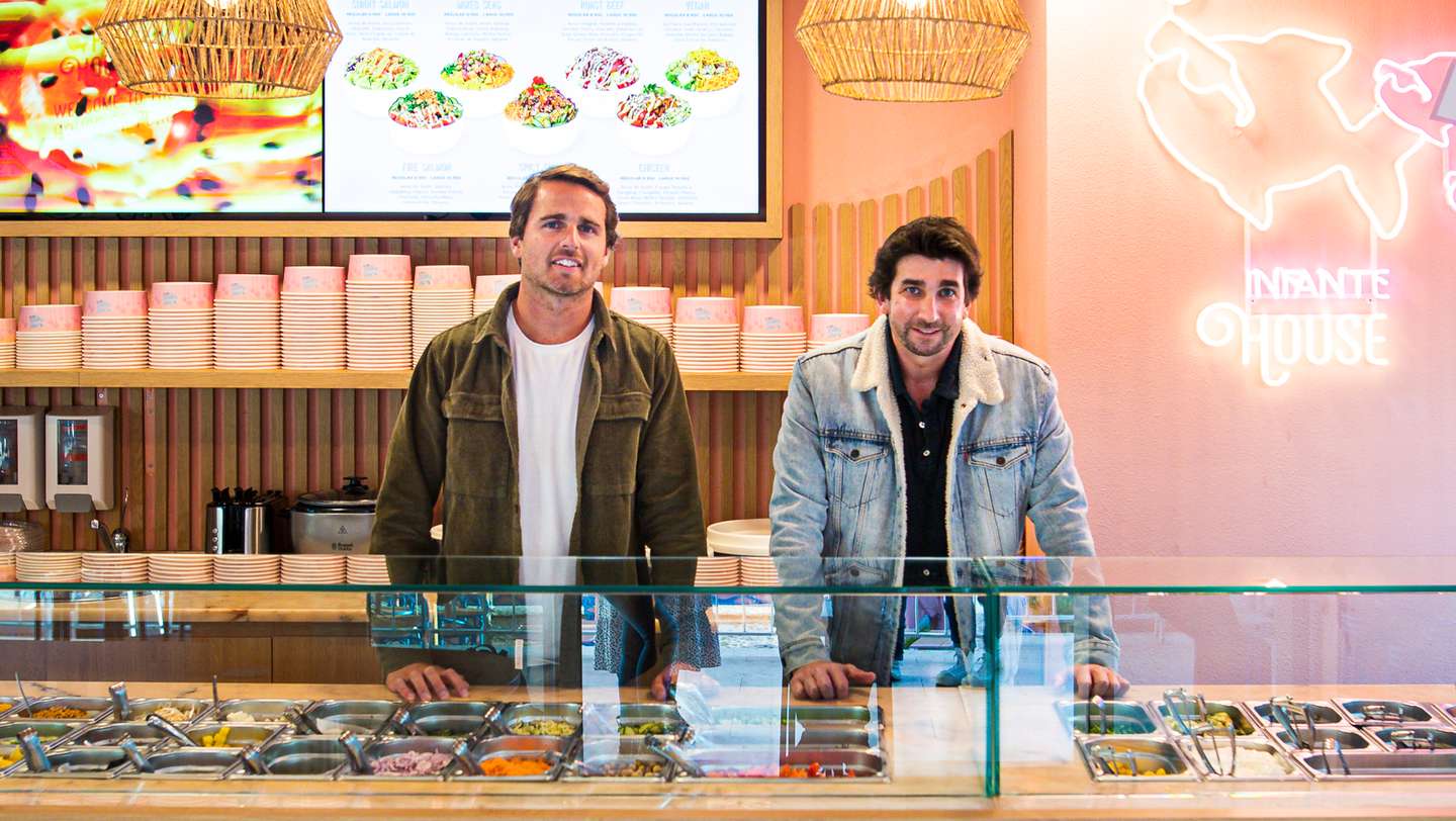 Restaurante “Poke House” da Infante Santo, com os responsáveis Francisco Guedes e Duarte Costa. Lisboa, 08 de Fevereiro de 2022. FILIPE AMORIM/OBSERVADOR