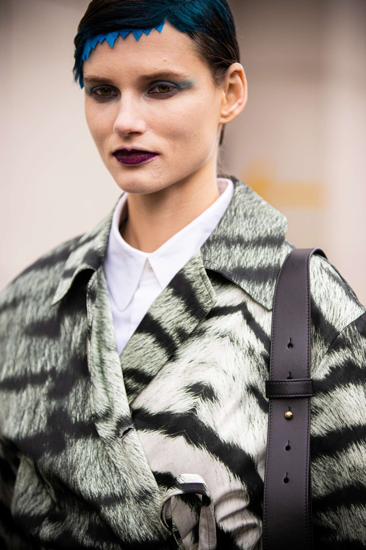 Street Style  - Paris Fashion Week - Womenswear Fall/Winter 2020/2021 : Day Three