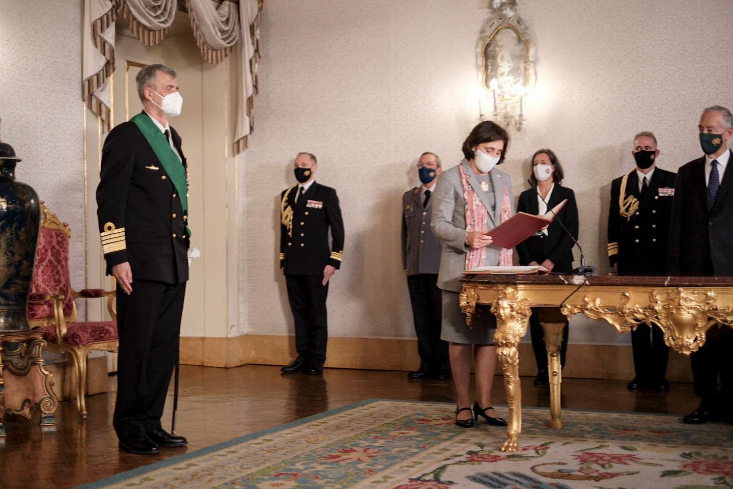 O Almirante Henrique Gouveia e Melo durante a cerimónia de posse do novo Chefe do Estado-Maior da Marinha (CEMA), que decorreu no Palácio de Belém, em Lisboa, a 27 de dezembro de 2021. O Almirante Henrique Gouveia e Melo foi o responsável pelo bem sucedido plano de vacinação contra a Covid-19. FRANCISCO ROMÃO PEREIRA/OBSERVADOR