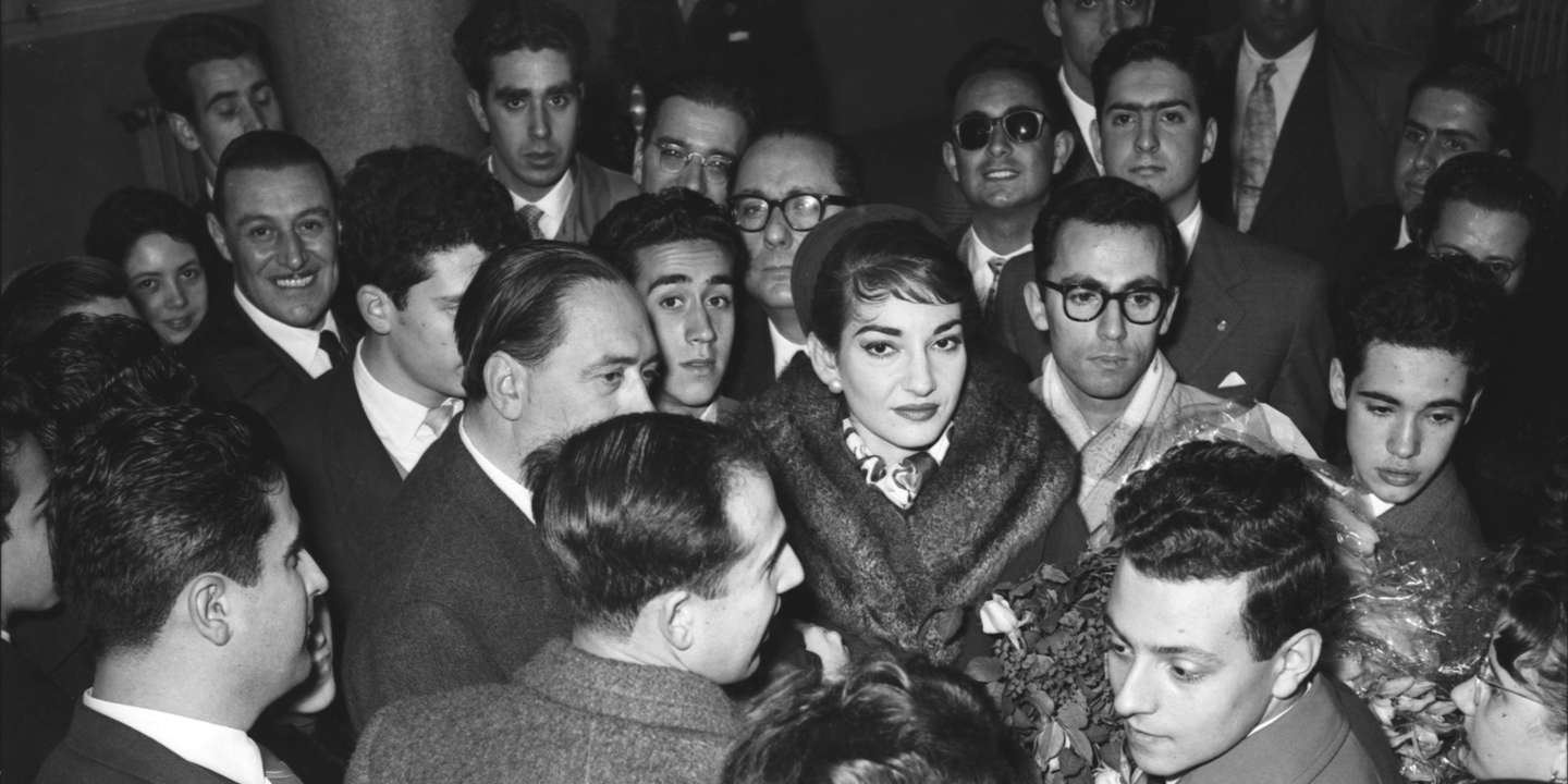 Maria Callas no aeroporto de Lisboa, à chegada à capital portuguesa no fim do mês de março de 1958