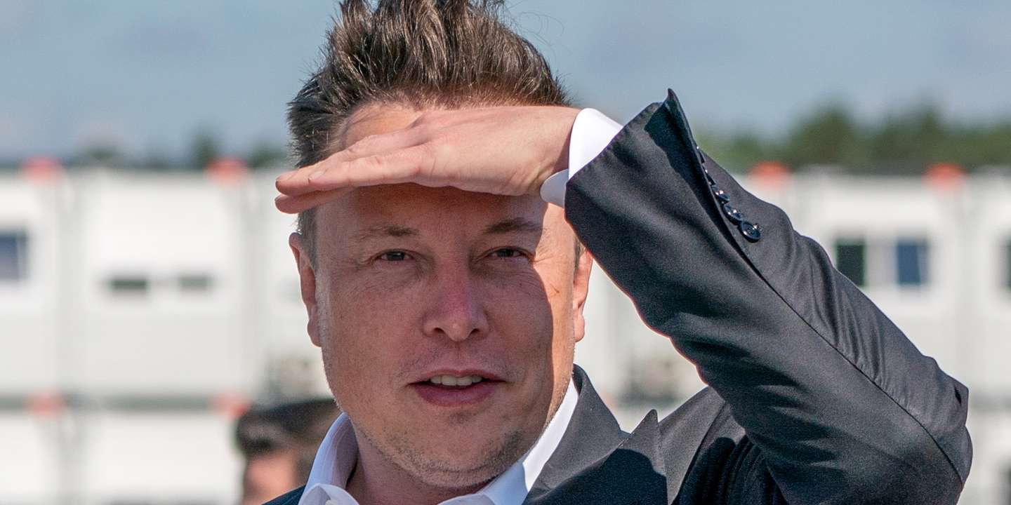 epa09889605 (FILE) - Tesla and SpaceX CEO Elon Musk arrives for a statement at the construction site of the Tesla Giga Factory in Gruenheide near Berlin, Germany, 03 September 2020 (reissued 14 April 2022). A statement published by the US Securities and Exchange Commission (SEC) on 14 April 2022 reads that Elon Musk has filed a proposal to acquire all available Twitter shares at a price of 54.20 US dollars per share, an offer that would total in 43.4 billion USD of company value.  EPA/ALEXANDER BECHER *** Local Caption *** 56315886