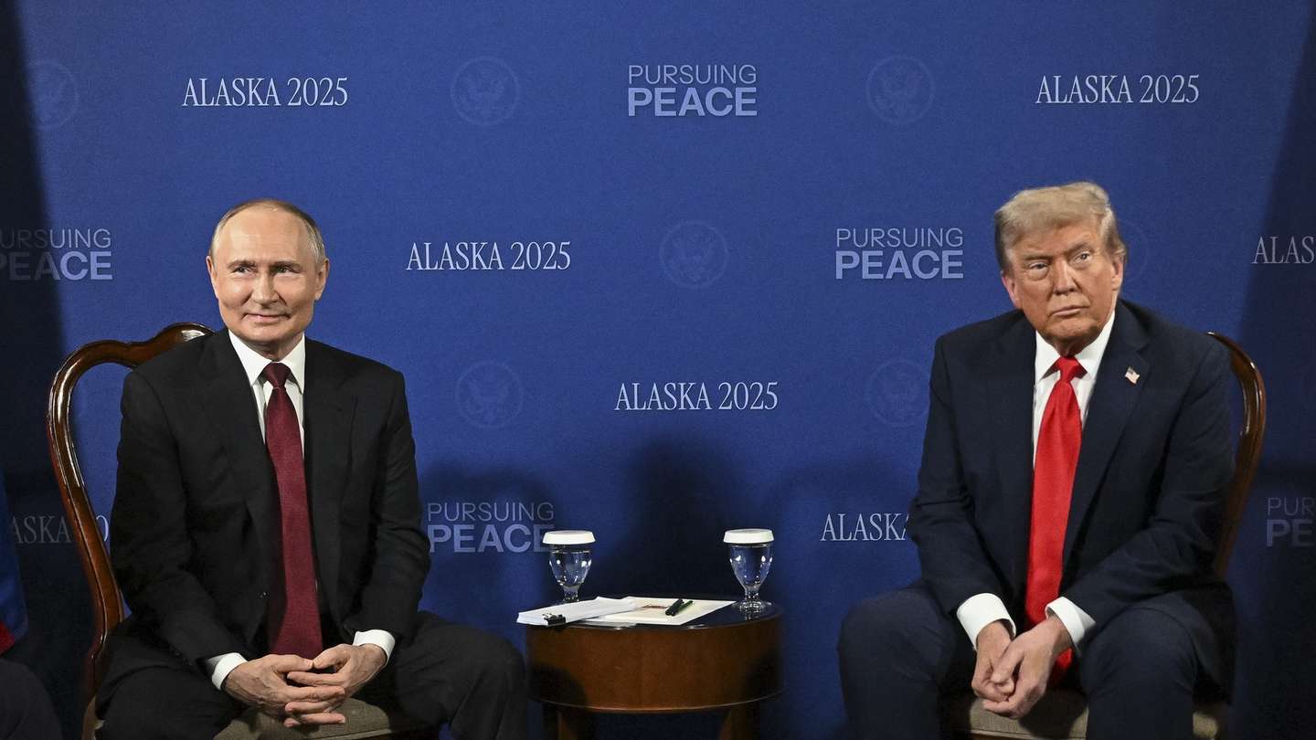 epa12303622 US President Donald Trump (R) and Russian President Vladimir Putin attend a meeting at Joint Base Elmendorf-Richardson in Anchorage, Alaska, USA, 15 August 2025.  EPA/SERGEY BOBYLEV/SPUTNIK/KREMLIN POOL / POOL MANDATORY CREDIT