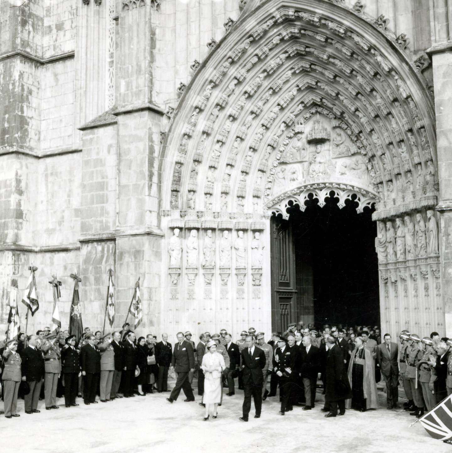 GNDN13022011SF3420 Visita da Rainha D. Isabel II a Portugal. Mosteiro da Batalha. 18/02/1957 © Proibido o uso editorial sem autorização da Global Notícias. Esta fotografia não pode ser reproduzida por qualquer forma ou quaisquer meios electrónicos, mecânicos ou outros, incluindo fotocópia, gravação magnética ou qualquer processo de armanezamento ou sistema de recuperação de informação, sem prévia autorização escrita da Global Notícias.