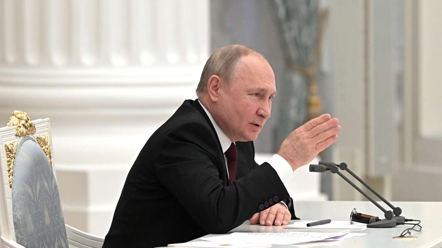 Putin summons meeting of Russia's Security Council