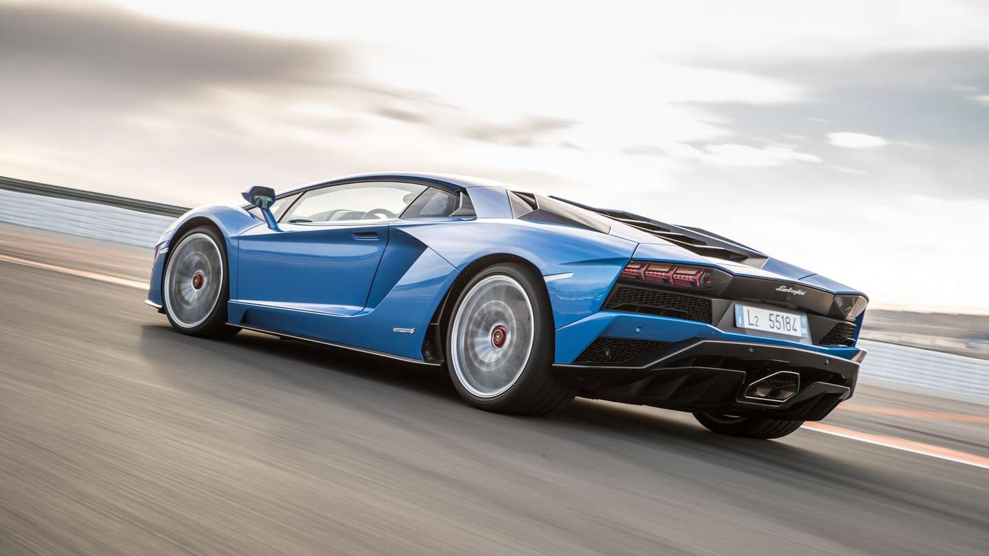 aventador-s-pot-ncia-e-agilidade-impressionam-observador