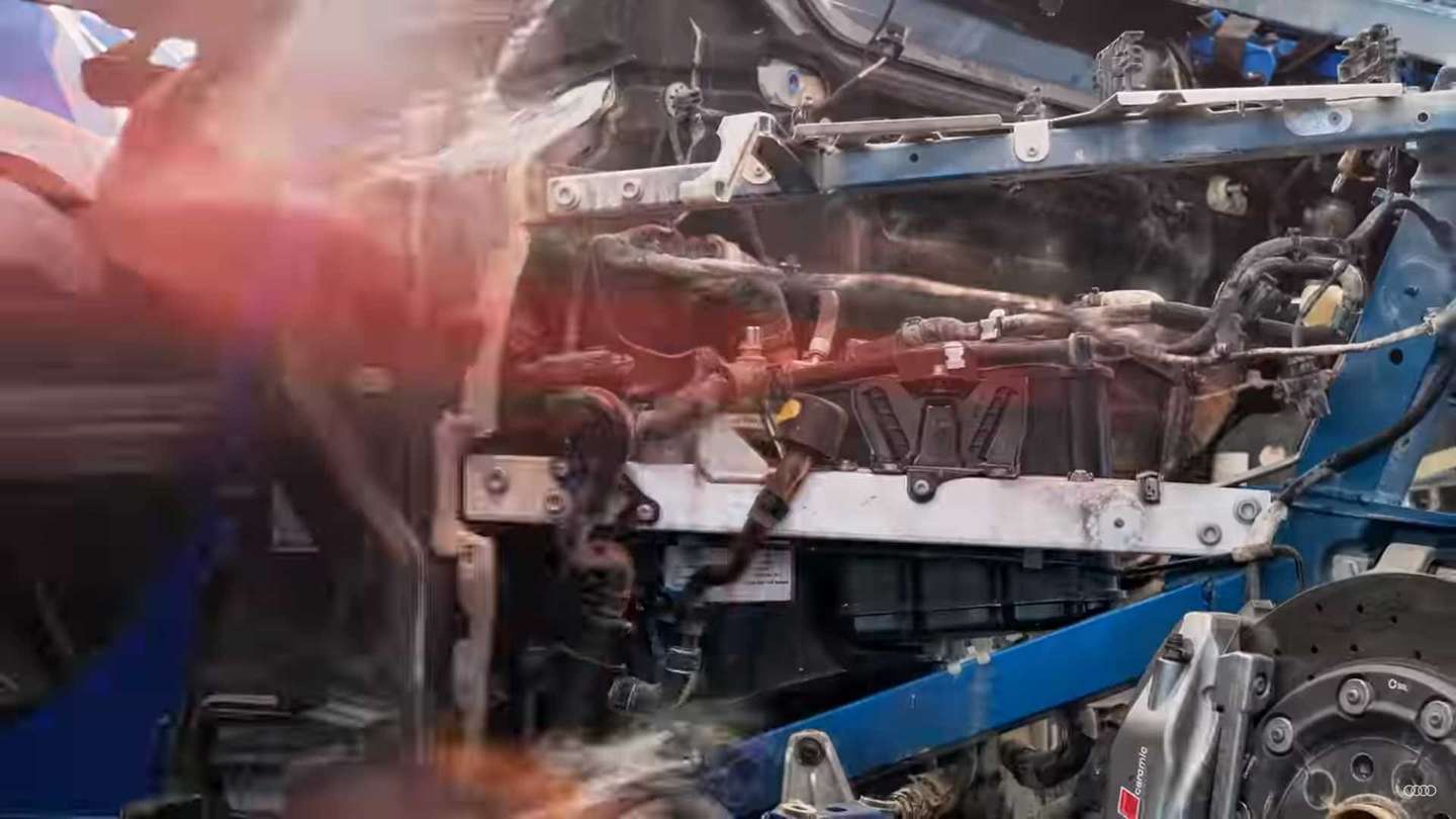 A “explosão” deste Audi R8 foi sob encomenda – Observador