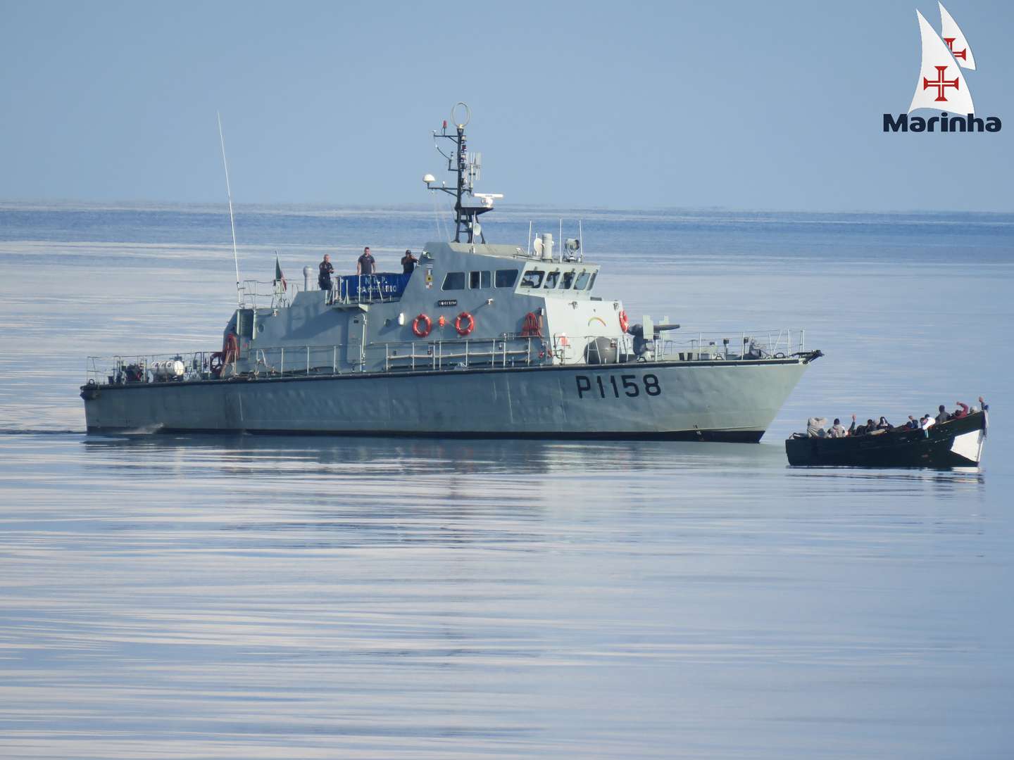 Resgate de 37 migrantes a sul do Algarve no dia 11 de novembro de 2021 pela Marinha Portuguesa. FOTO: Marinha