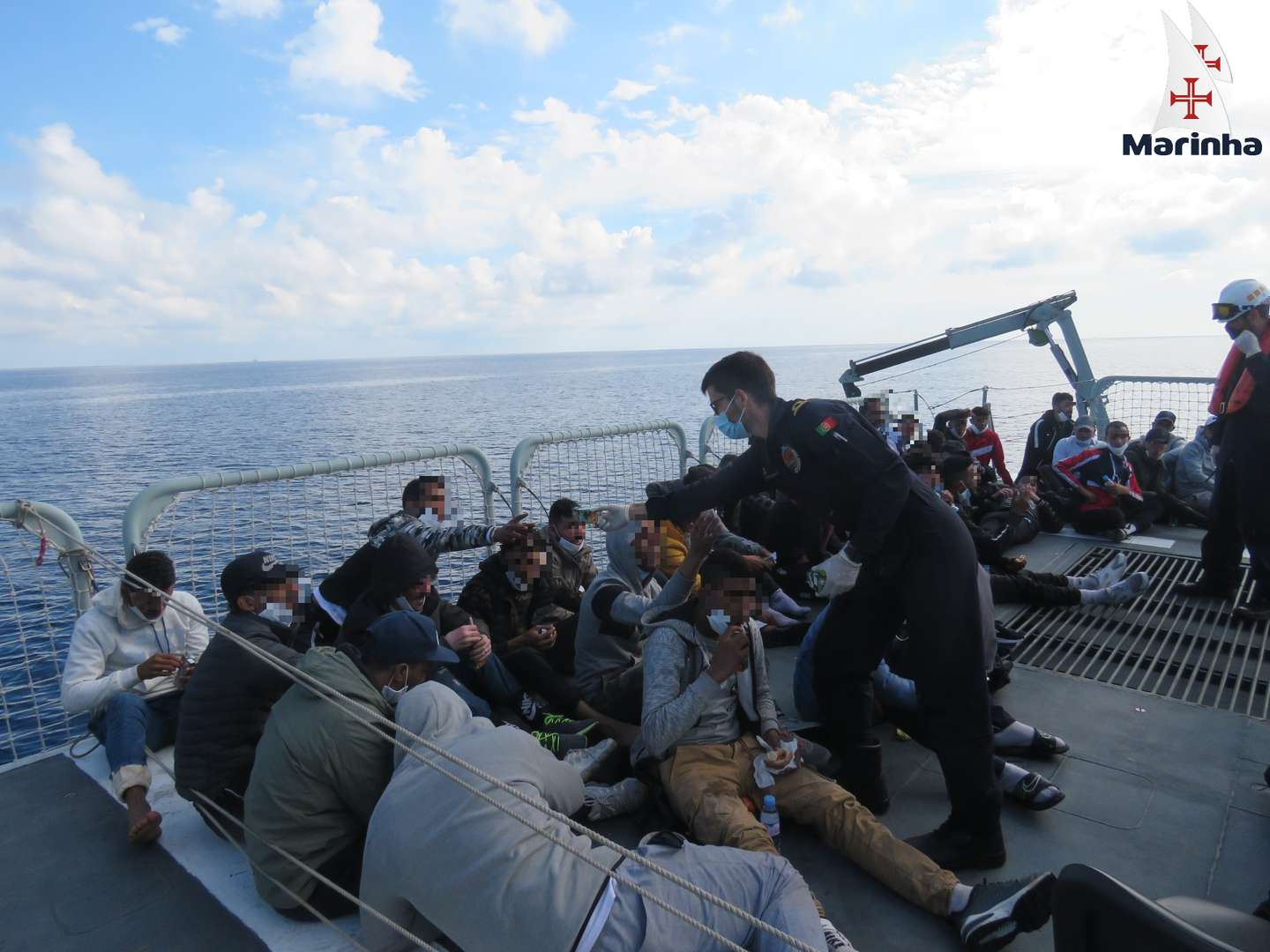 Resgate de 37 migrantes a sul do Algarve no dia 11 de novembro de 2021 pela Marinha Portuguesa. FOTO: Marinha