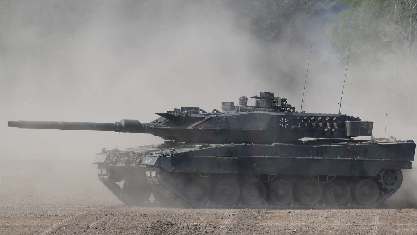 epa10427151 (FILE) - A German Army 'Leopard 2' tank during the NATO Very High Readiness Task Force Land (VJTF L 2019) exercise in Muenster, northern Germany, 20 May 2019 (reissued 24 January 2023). German Chancellor Olaf Scholz has decided to send Leopard 2 tanks to Ukraine and allow other countries such as Poland to do so while the US may supply Abrams tanks, German media has reported 24 January 2023.  EPA/FOCKE STRANGMANN *** Local Caption *** 55209013