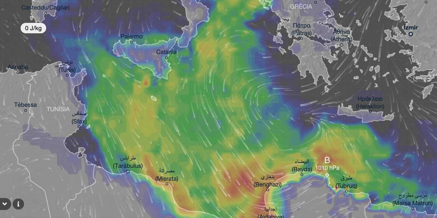 A imagem do site Ventusky: a tempestade, agora a parecer mais desorganizada, entre a Líbia, a Itália e a Grécia
