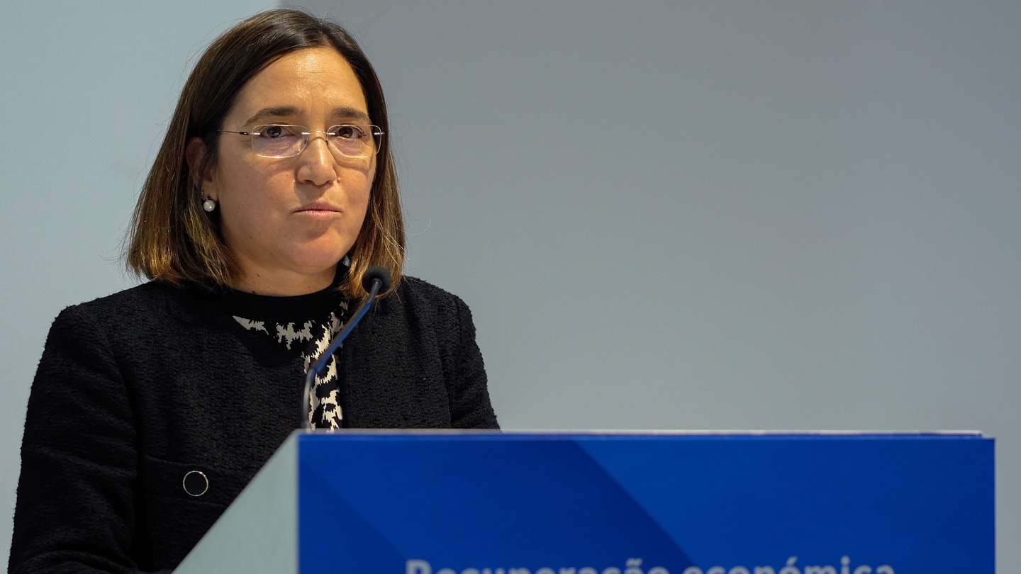 A presidente executiva do Banco Português de Fomento, Beatriz Freitas, discursa na apresentação de medidas de apoio de Recuperação Económica, que decorreu na Porto Business School, em Matosinhos, 13 de julho de 2021. FERNANDO VELUDO/LUSA