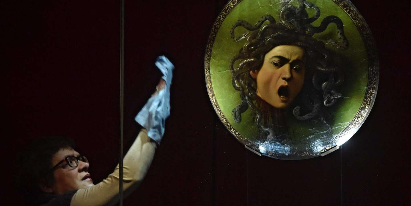 O logótipo do grupo é uma Medusa, com as características serpentes no cabelo. Na imagem, a versão de Caravaggio desta figura mitológica