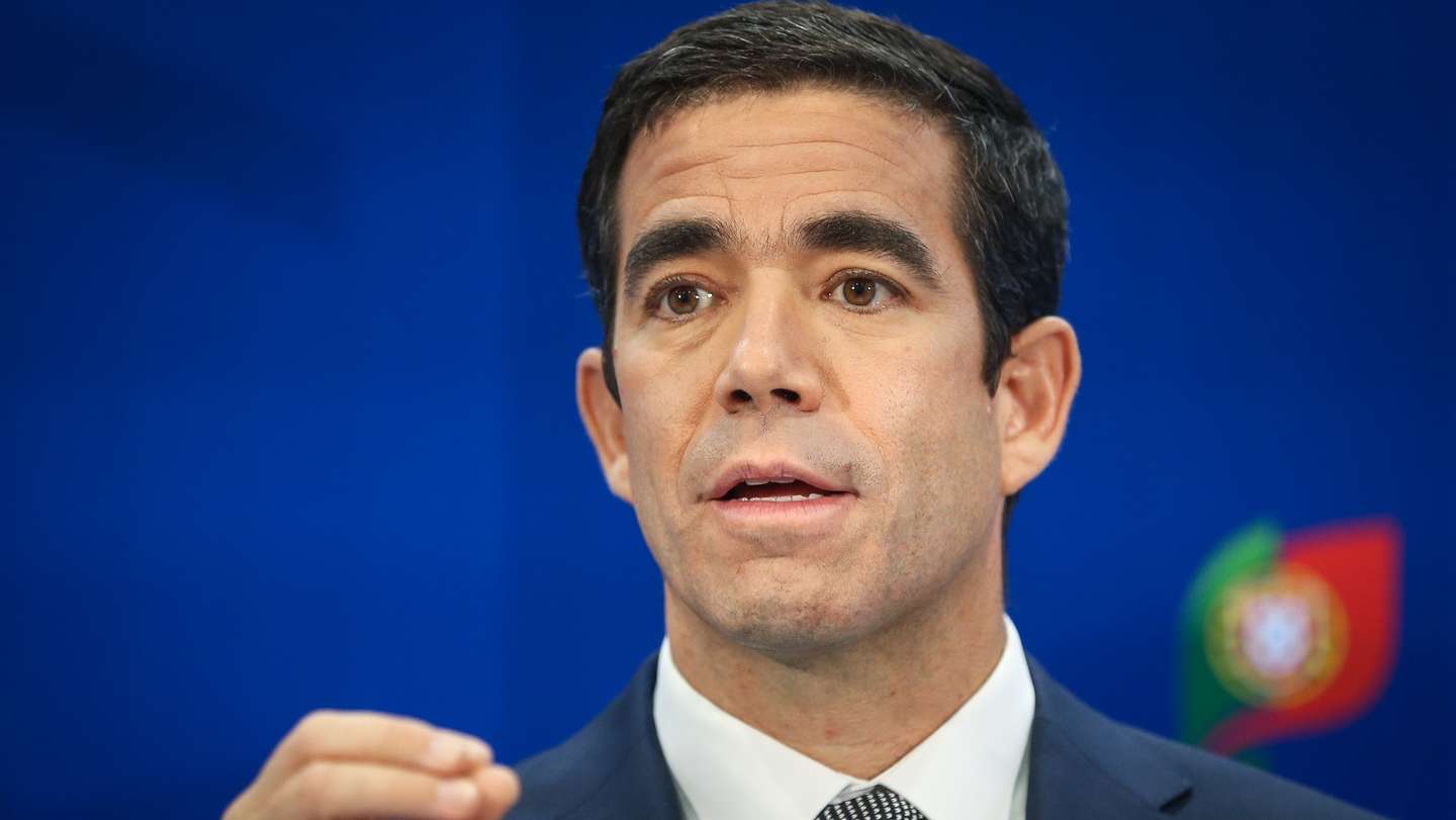 O ministro da Presidência, António Leitão Amaro, usa da palavra durante o briefing do Conselho de Ministros, em Lisboa, 11 de setembro de 2024. RODRIGO ANTUNES/LUSA