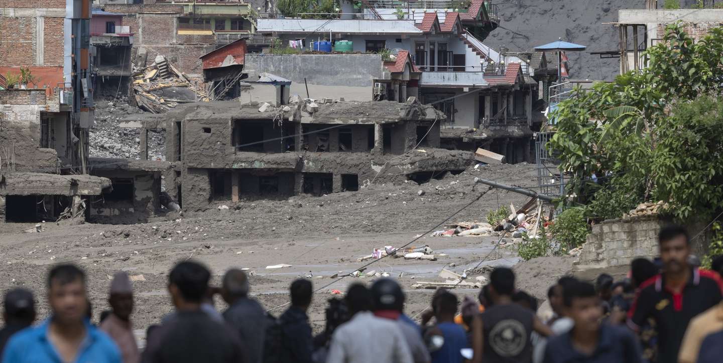 epa13193026 People watch as floodwaters sweep through Trishuli Bazar following a flash flood, in Nuwakot district, Nepal, 26 August 2026. Several people were killed and multiple others were reported missing after a massive flash flood swept through Rasuwa and Nuwakot districts causing widespread destruction to settlements and infrastructure, according to local authorities.  EPA/NARENDRA SHRESTHA