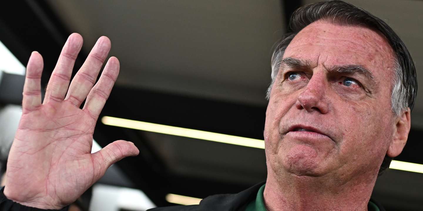 epaselect epa11987548 Brazil's former president Jair Bolsonaro (2019-2022) reacts upon his arrival at Brasilia airport, in Brasilia, Brazil, 25 March 2025. Brazil's Supreme Court began the first of three hearings in which it will decide whether to accept the complaint against Bolsonaro and seven others accused of attempted coup d'Ã©tat to prevent the inauguration of Lula da Silva.  EPA/ANDRE BORGES