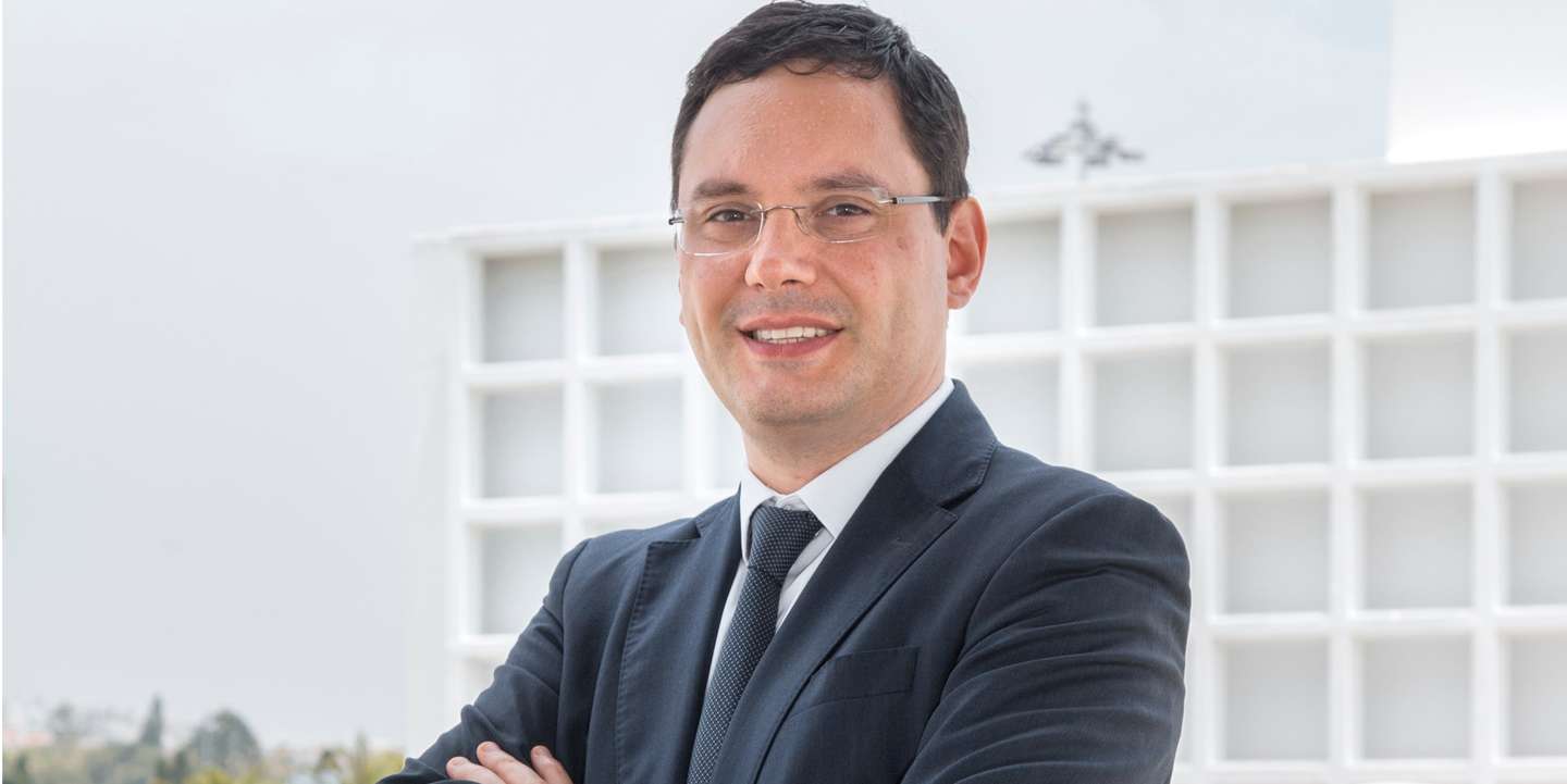 Nelson Ribeiro, diretor da Faculdade de Ciências Humanas da Católica, diz que grupos sem televisão estão mais vulneráveis a investidores que querem ter status ou defender agendas