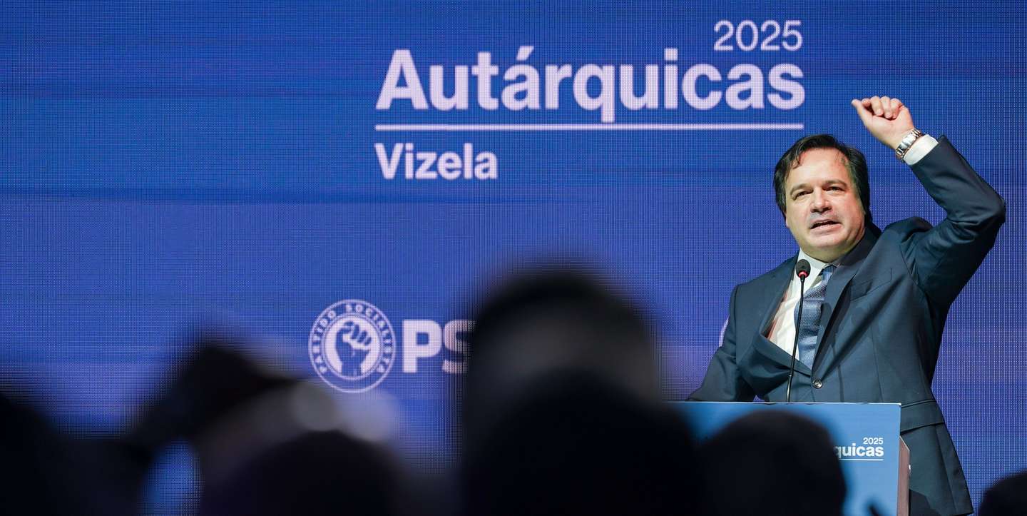 Victor Hugo Salgado discursa durante a apresentação da sua candidatura autárquica à Câmara Municipal de Vizela, 7 de março de 2025. HUGO DELGADO/LUSA