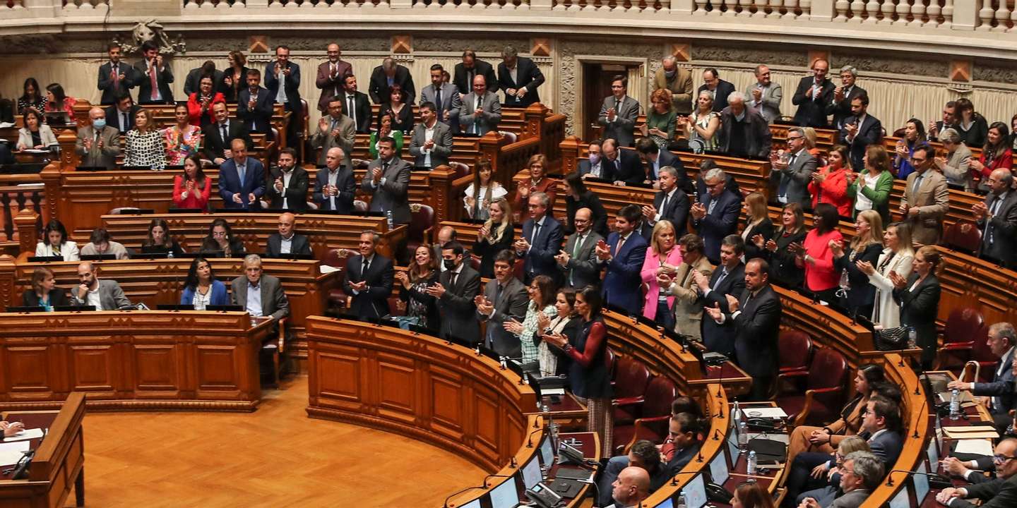 Deputados durante a votação da proposta do Orçamento de Estado para 2022 que foi aprovada na generalidade com os votos a favor do PS (120), a abstenção de PAN e Livre, e os votos contra das restantes bancadas parlamentares (PSD, Chega, BE e IL), durante o debate sobre Orçamento do Estado de 2022, na Assembleia da República, em Lisboa, 29 de abril de 2022. O documento tem agora votação final global marcada para 27 de maio, sendo que o OE 2022 deverá entrar em vigor já a partir do dia 1 de julho.  MANUEL ALMEIDA/LUSA