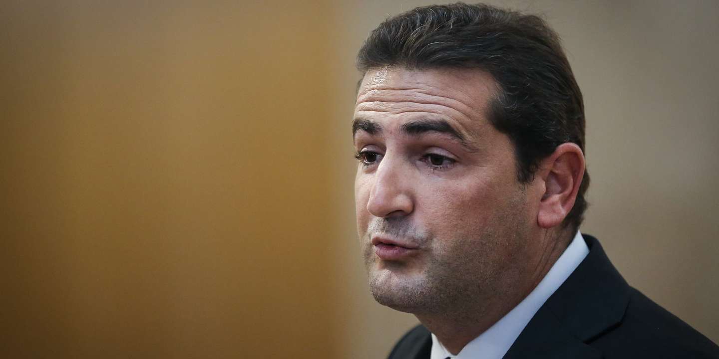 O secretário-geral do Partido Social Democrata (PSD), Hugo Soares, discursa durante o inicio das jornadas parlamentares do partido, subordinadas ao tema “Acreditar em Portugal”, em Lisboa, 17 de outubro de 2022. RODRIGO ANTUNES/LUSA