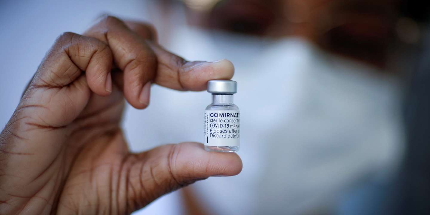 epa09177135 A health worker shows a multiple dose vial of the Pfizer-Biontech vaccine against Covid-19 in Rio de Janeiro, Brazil, 04 May 2021. Brazil's Health Ministry received the first one million doses of the Pfizer-Biontech vaccine that have been distributed amongst the main cities in the country.  EPA/Andre Coelho