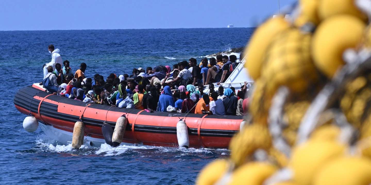 epa10861731 Some migrants are taken in dinghy to board the 'Galaxy' ferry which will head towards Porto Empedocle, Lampedusa, southern Italy, 15 September 2023. A record number of migrants and refugees have arrived on the Italian island of Lampedusa in recent days. Lampedusa's city council declared a state of emergency on 13 September evening after a 48-hour continuous influx of migrants. In the morning of September 14, nearly 7,000 migrants were on the island.  EPA/CIRO FUSCO