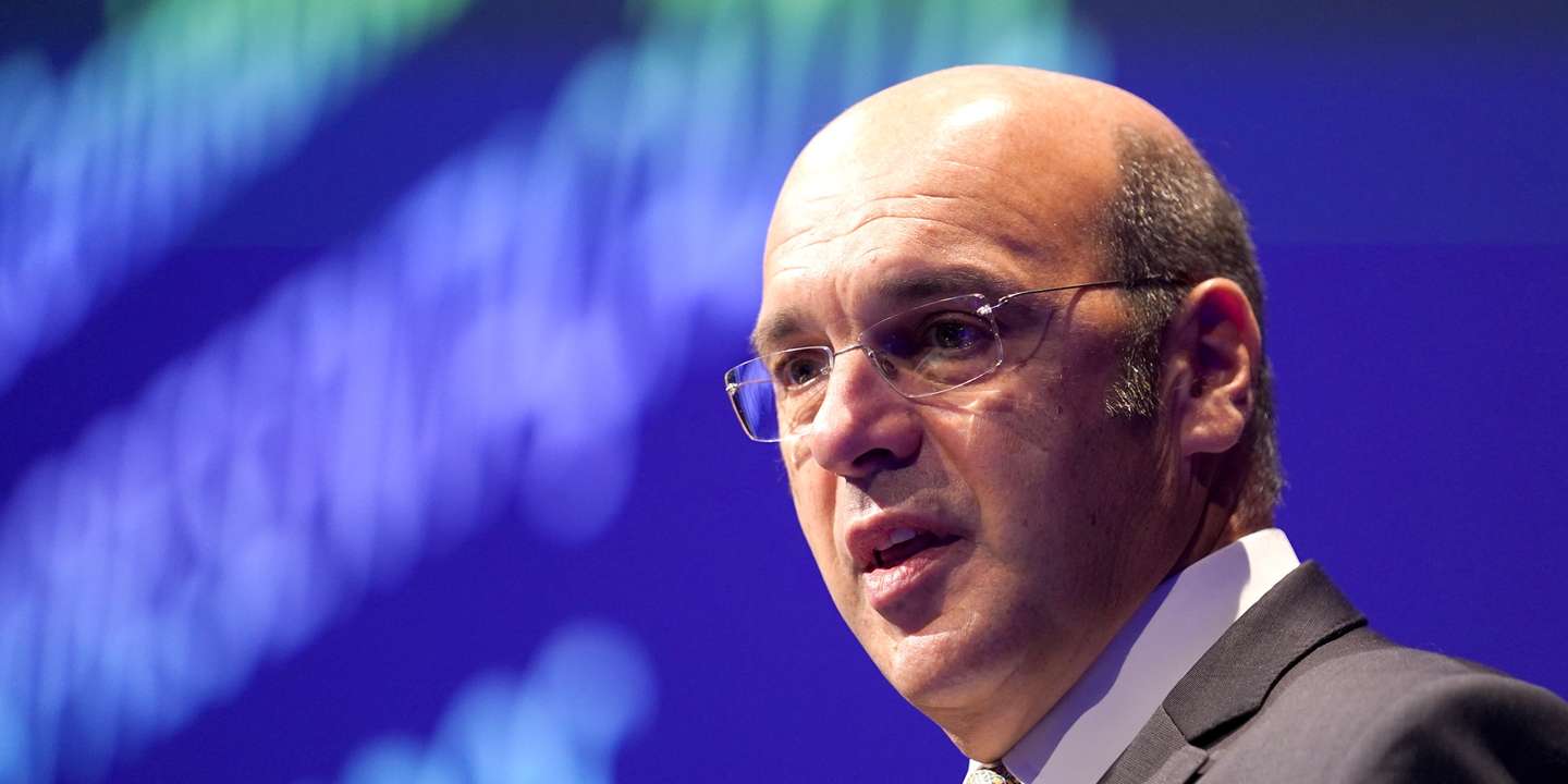 O ministro de Estado, da Economia e da Transição Digital, Pedro Siza Vieira, discursa na sessão de apresentação de tecnologias desenvolvidas em Portugal,Braga, 9 de novembro de 2021. A Bosch e a Universidade Minho apresentaram tecnologias inovadoras para a mobilidade do futuro e digitalização da indústria. HUGO DELGADO/LUSA